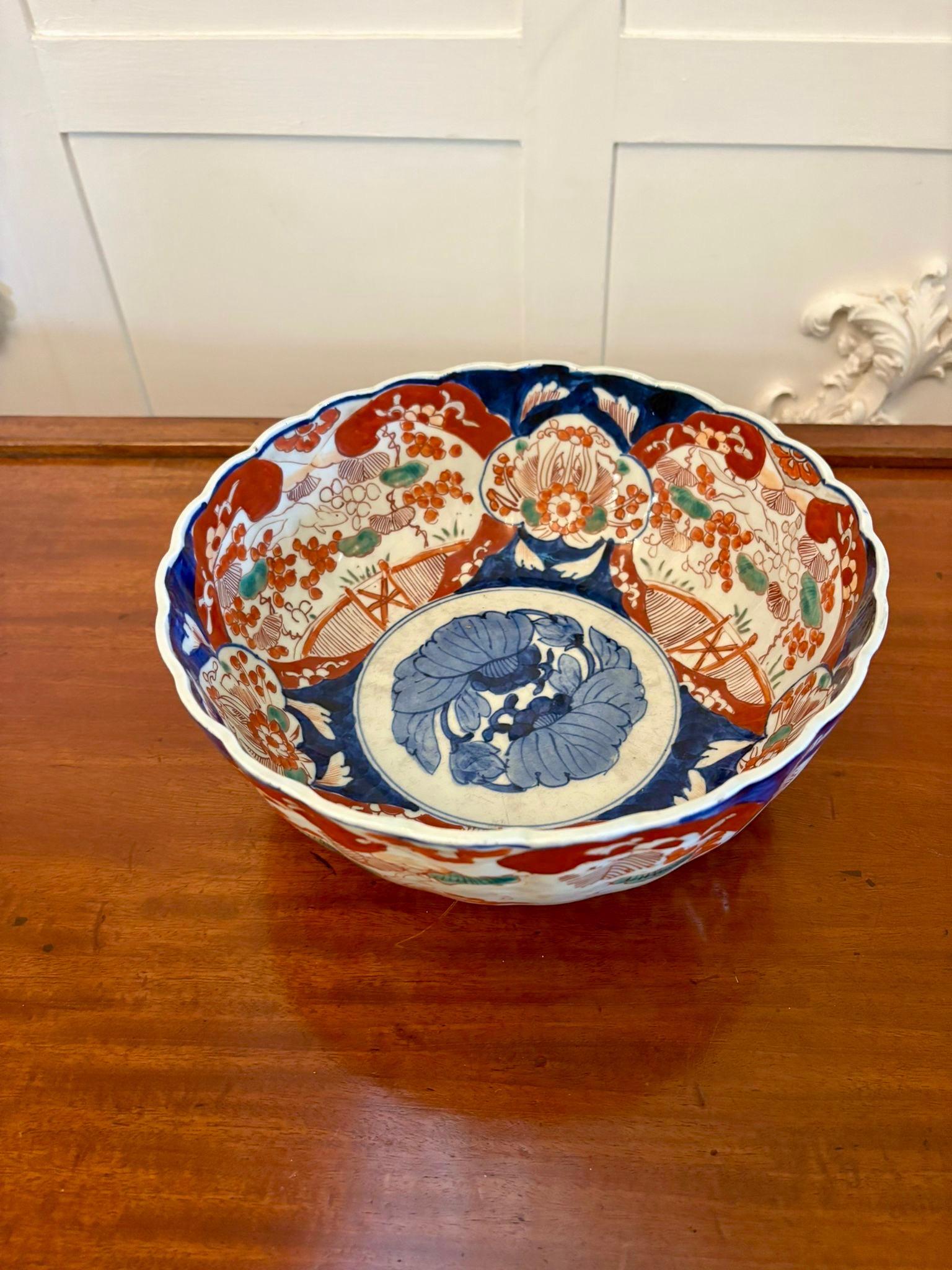 Große antike japanische Imari-Schale in edwardianischer Qualität (Porzellan) im Angebot