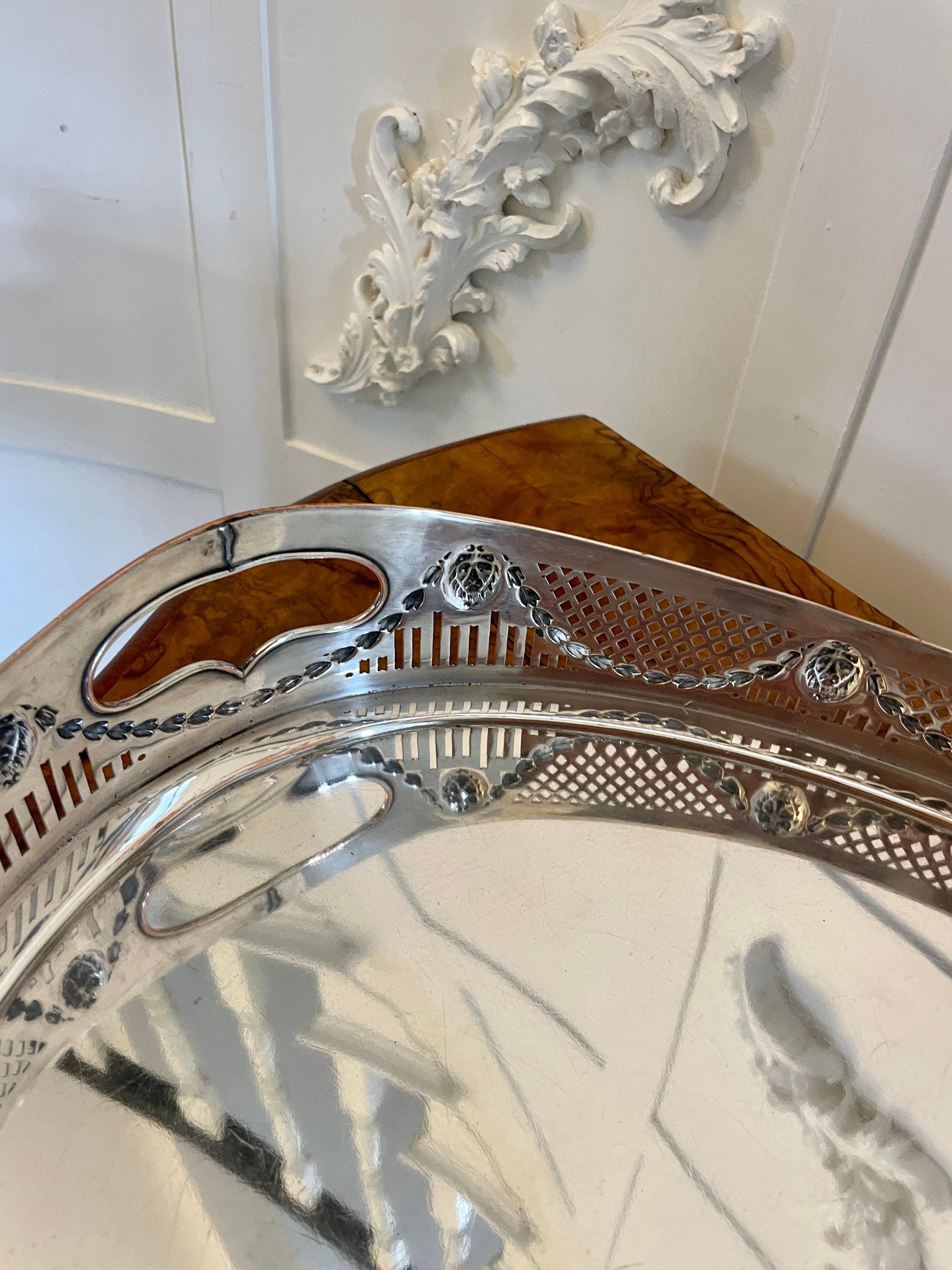 English  Large Antique Edwardian Quality Silver Plated Oval Shaped Tea Tray  For Sale