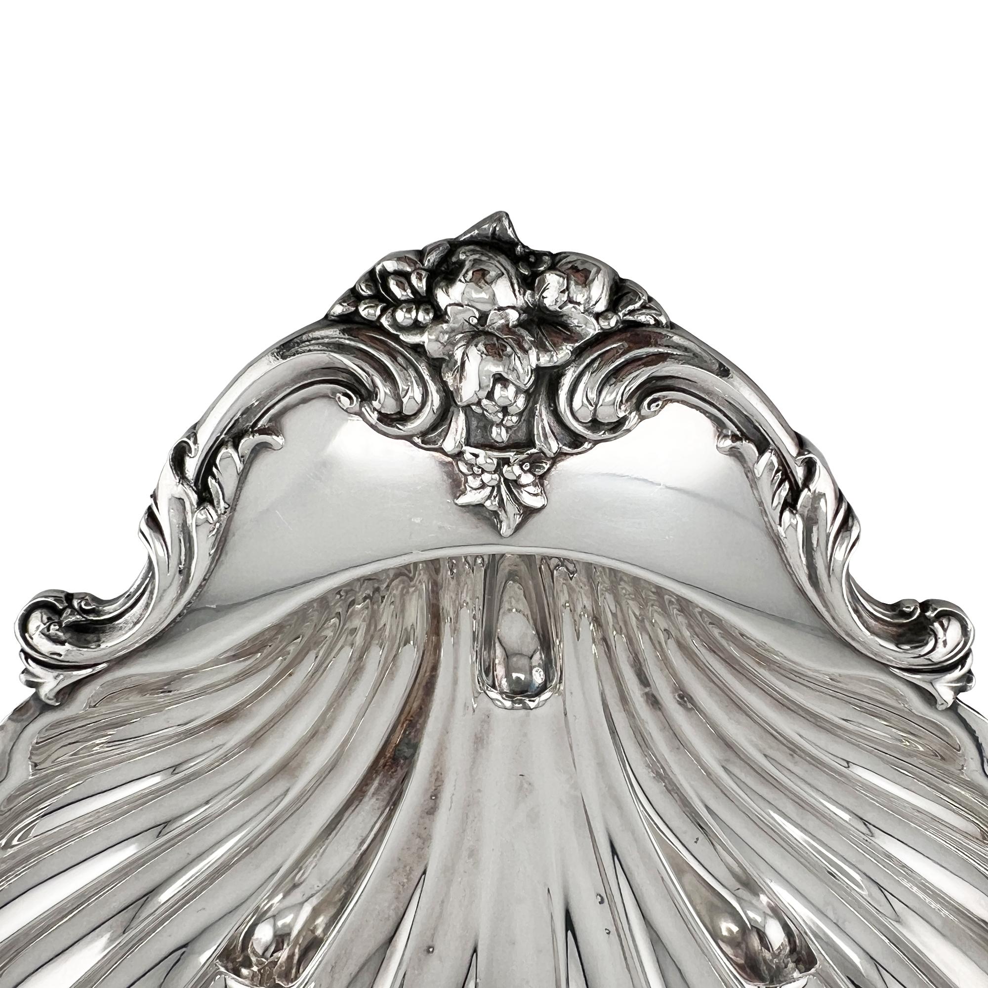 Américain Grand plat à palourdes ancien en métal argenté EGW & S par International Silver Co. en vente