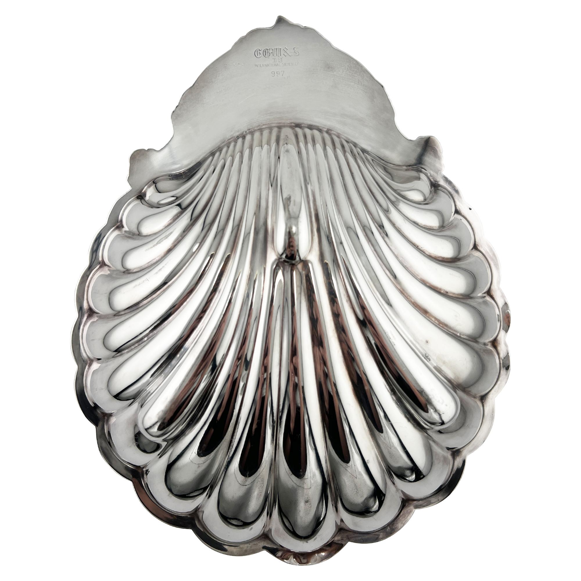 Début du 20ème siècle Grand plat à palourdes ancien en métal argenté EGW & S par International Silver Co. en vente
