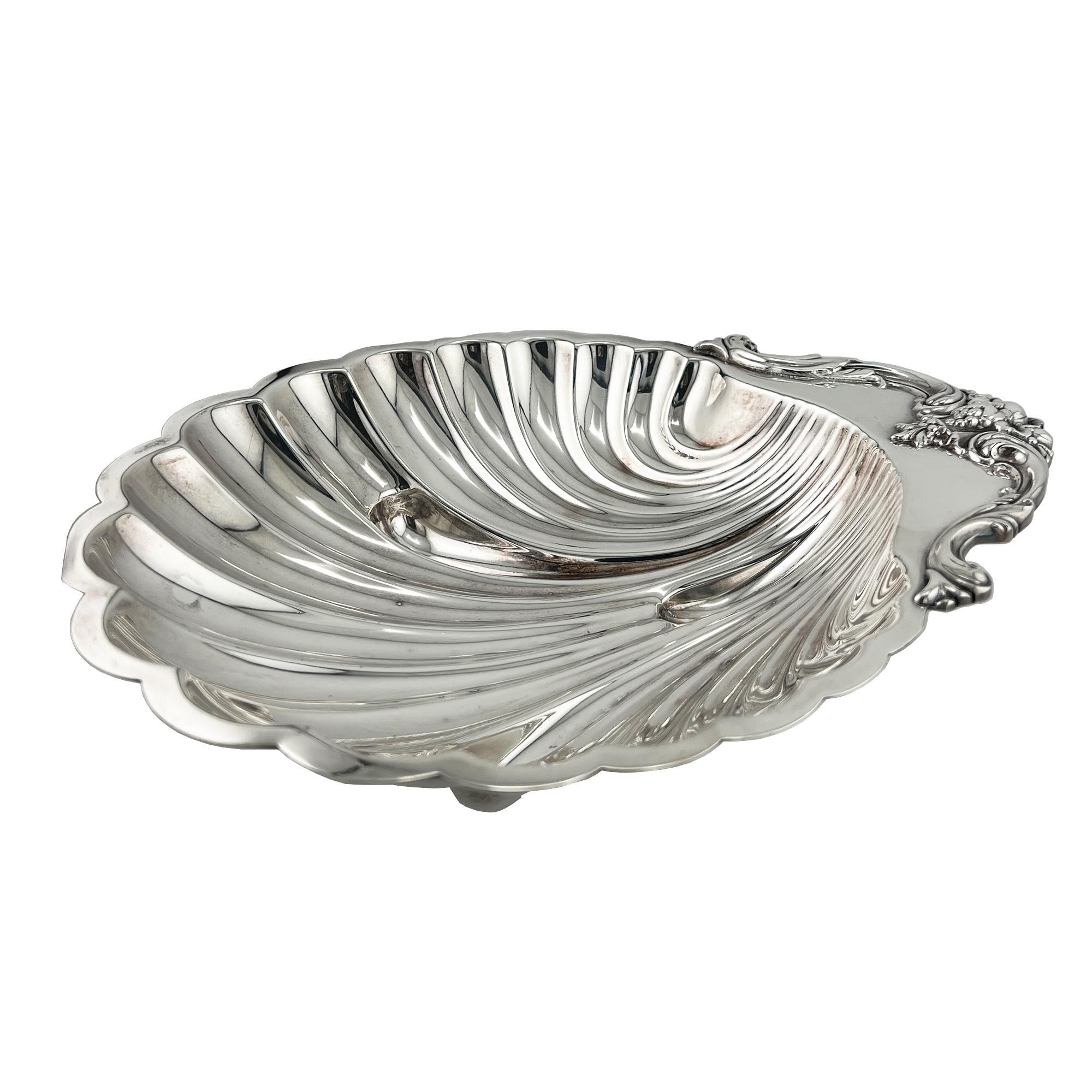 Plaqué argent Grand plat à palourdes ancien en métal argenté EGW & S par International Silver Co. en vente