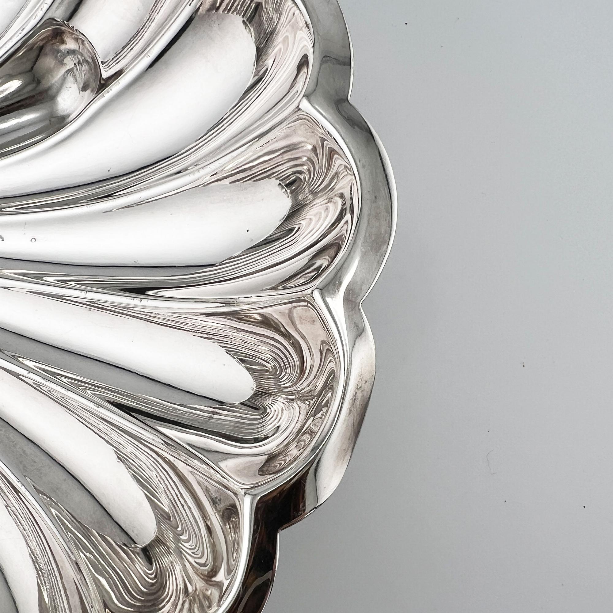 Grand plat à palourdes ancien en métal argenté EGW & S par International Silver Co. en vente 2