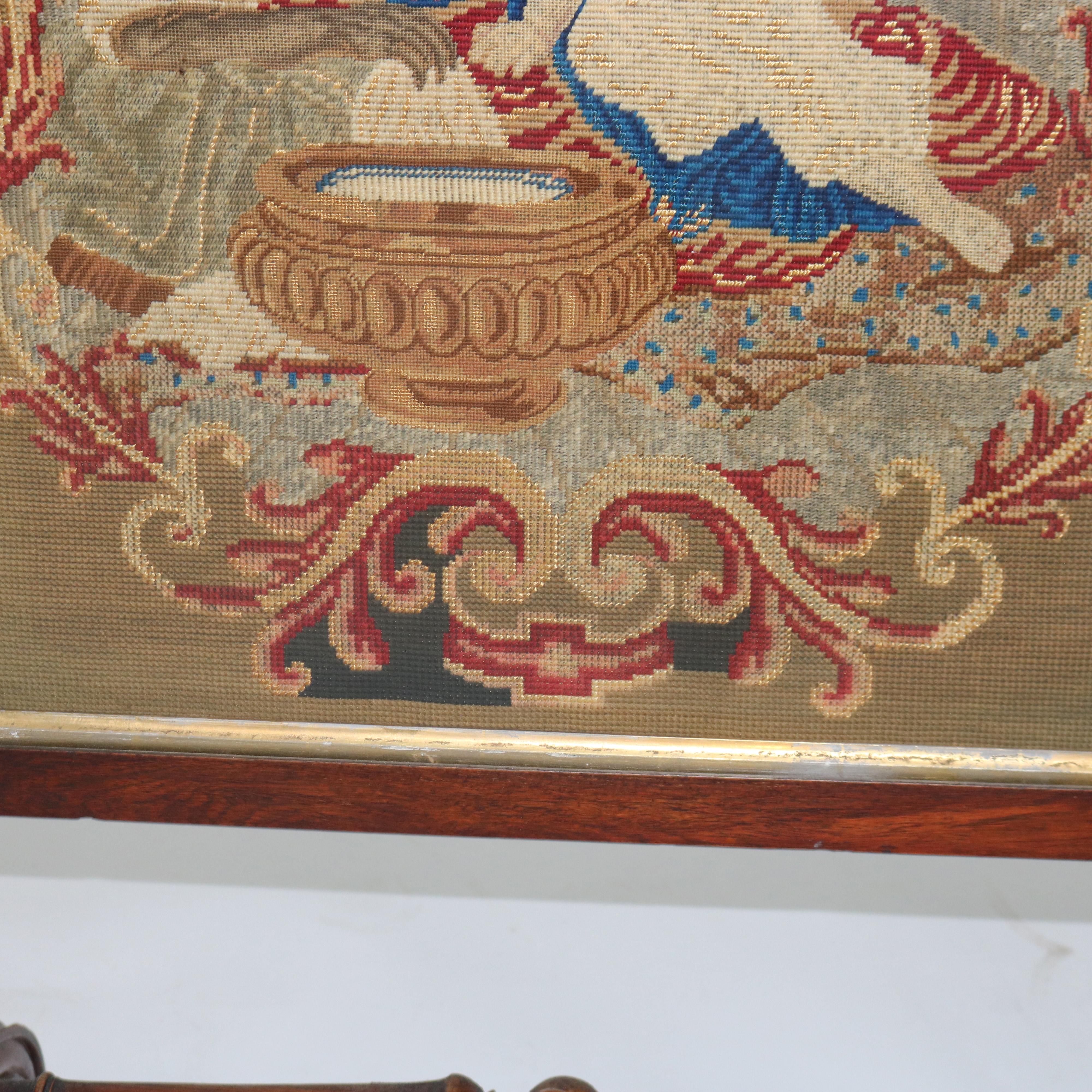 Tapisserie Grand écran de cheminée élisabéthain en bois de rose et tapisserie classique aux points d'aiguille en vente