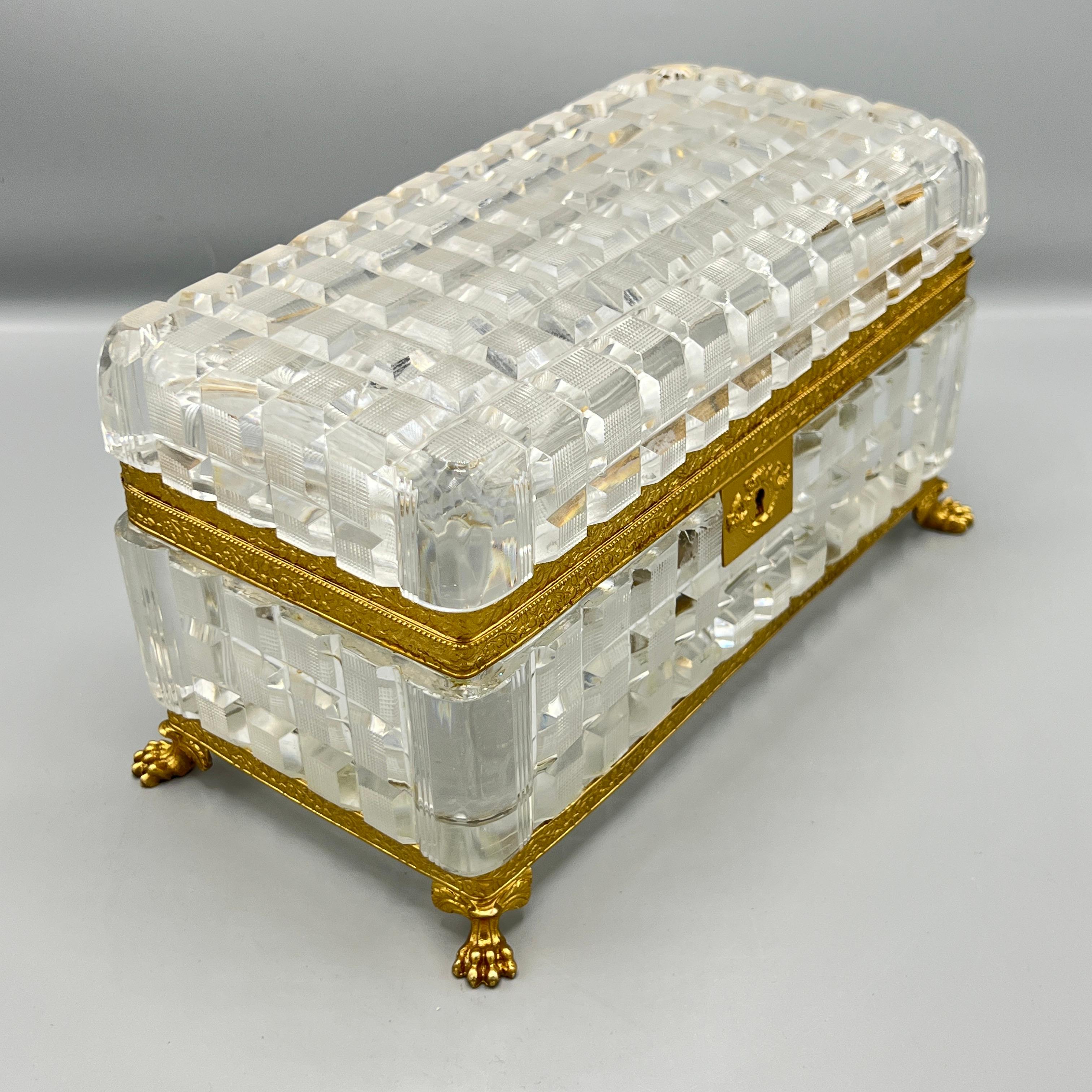 Français Grand style Empire ancien  Coffret / Boîte en cristal taillé et bronze doré en vente