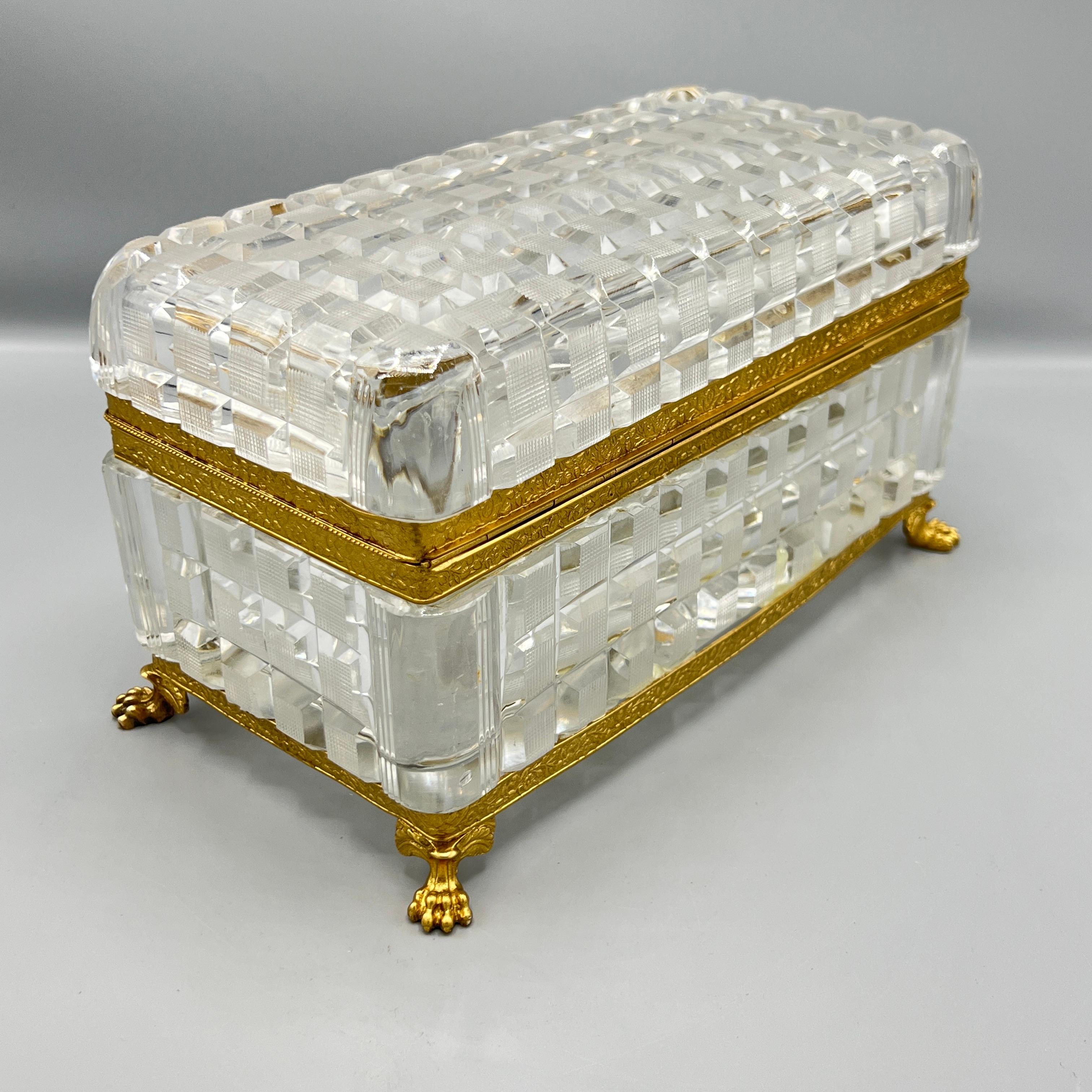 Doré Grand style Empire ancien  Coffret / Boîte en cristal taillé et bronze doré en vente