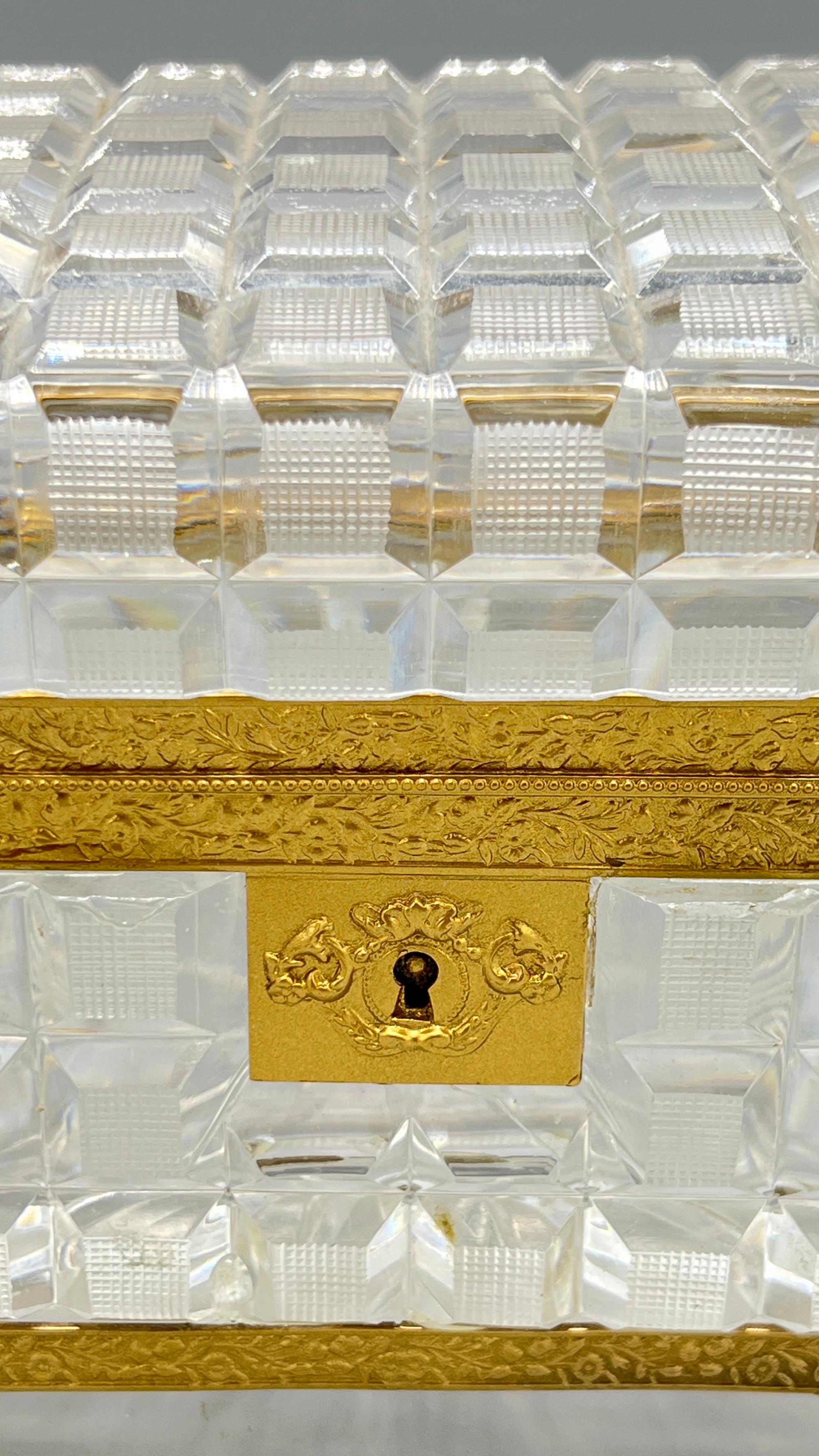 Bronze Grand style Empire ancien  Coffret / Boîte en cristal taillé et bronze doré en vente