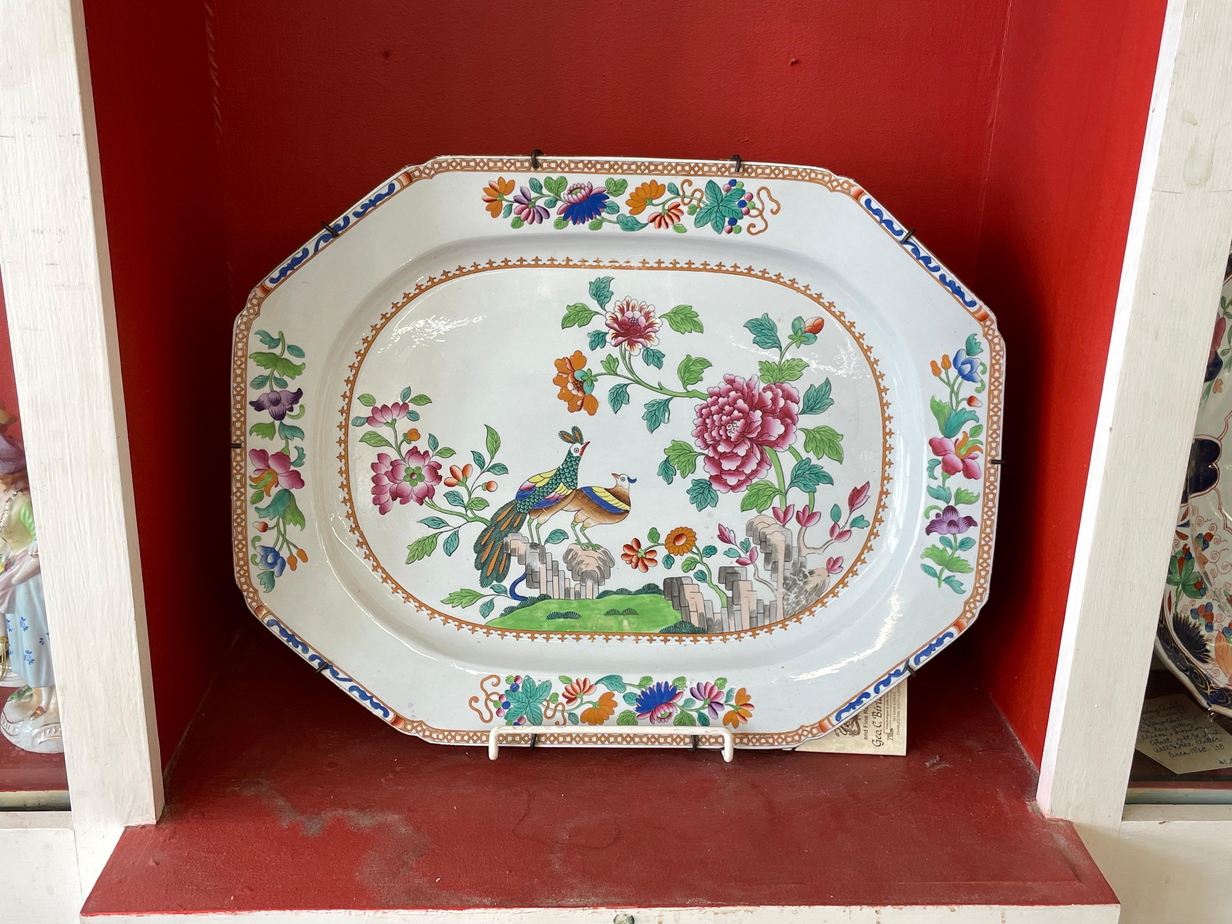 Rare et beau plat en grès anglais ancien de taille palatiale, peint à la main par Spode au début du 19e siècle, à motif 