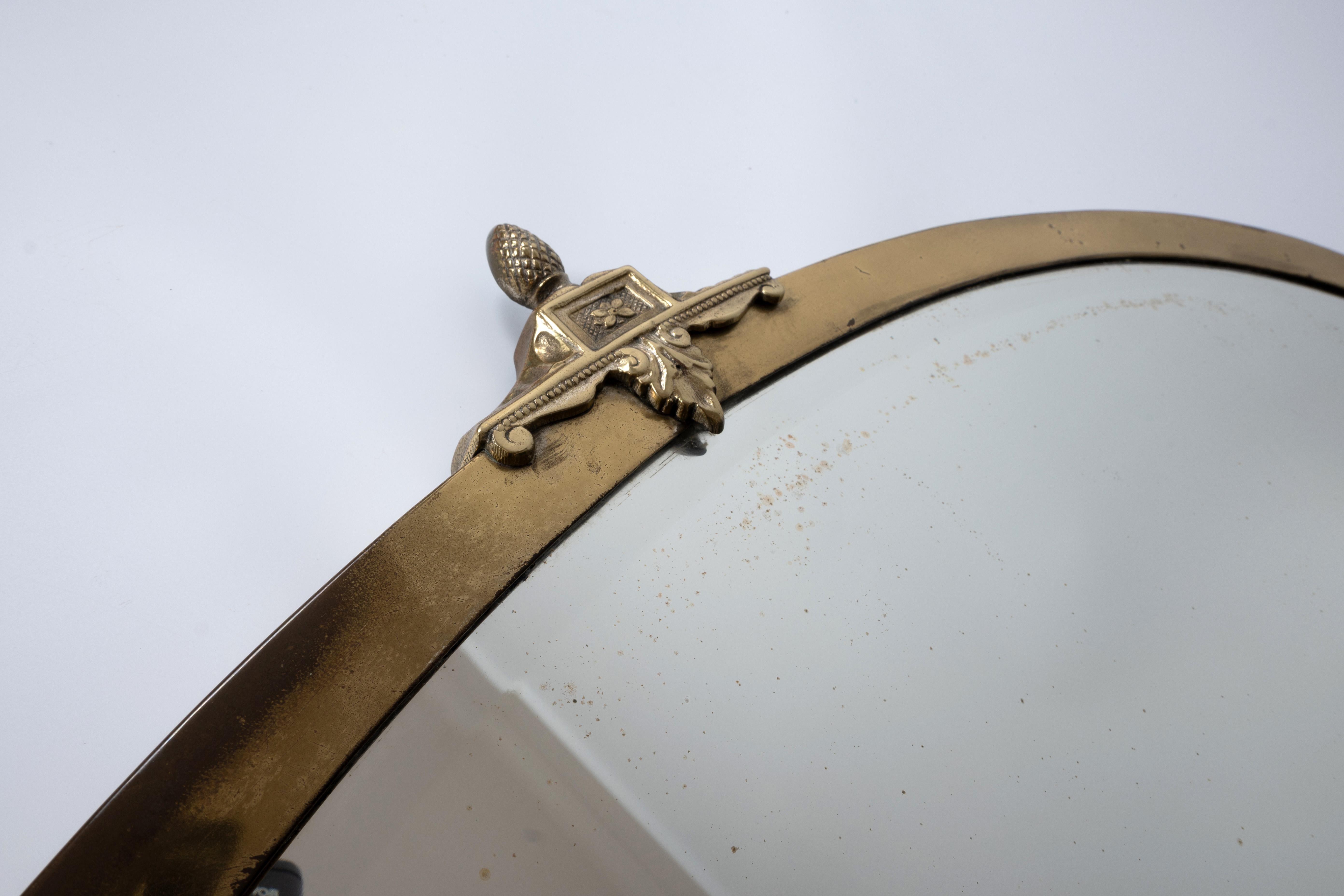 Anglais Grand miroir ovale anglais ancien Art Nouveau avec cadre en laiton, vers 1900 en vente