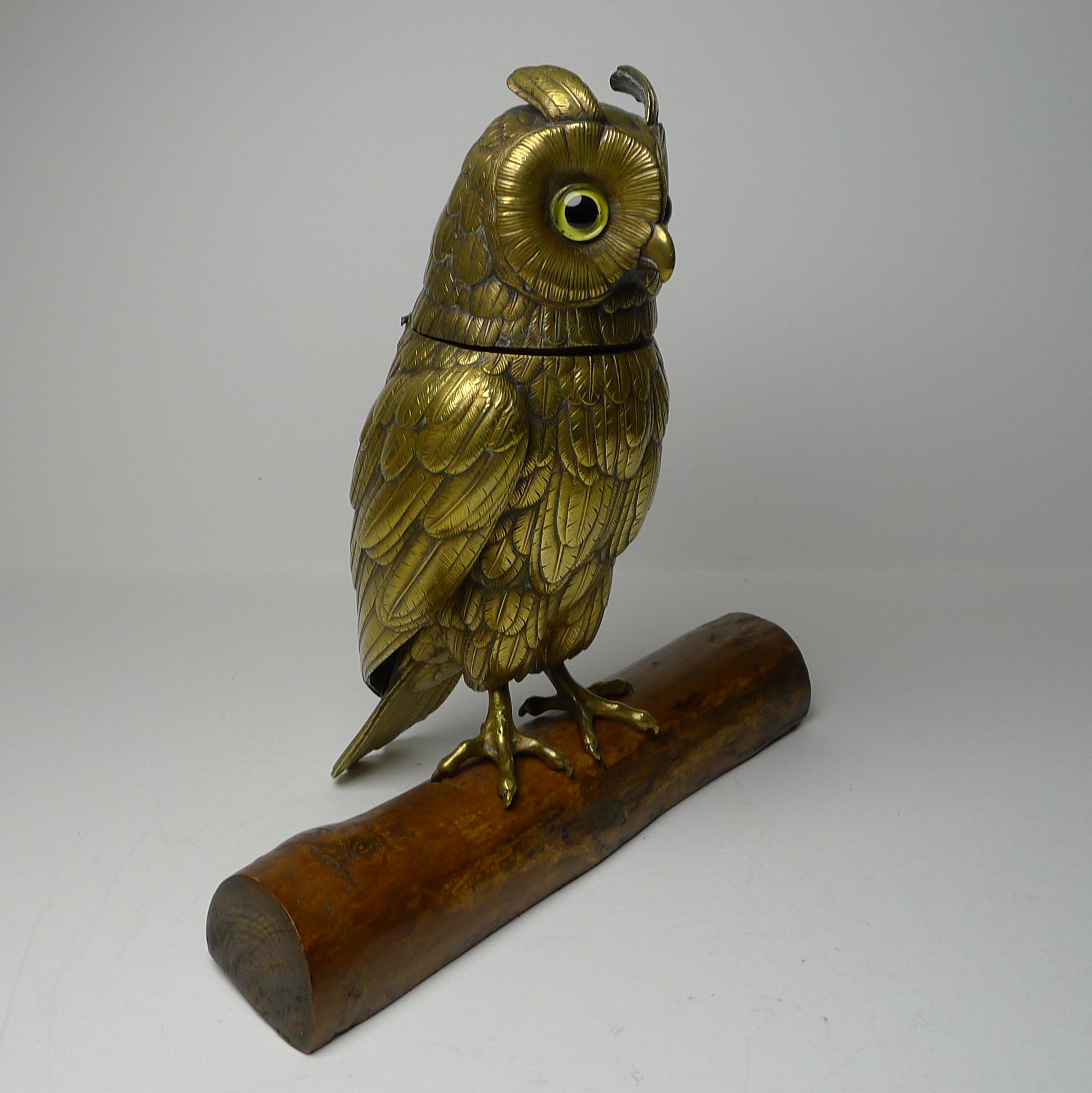 Large Antique English Brass Owl Inkwell, circa.1890 For Sale 1