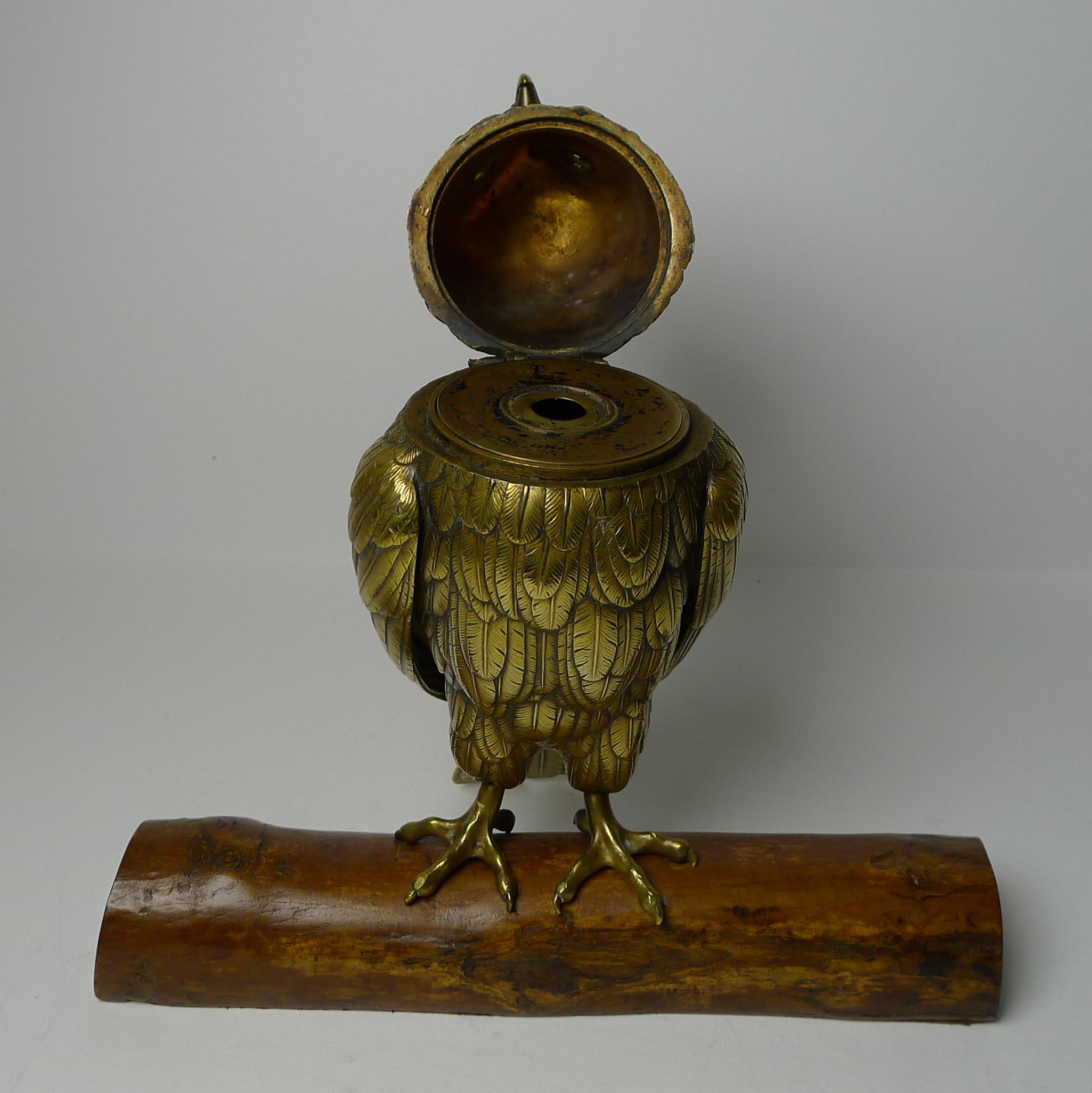 Large Antique English Brass Owl Inkwell, circa.1890 In Good Condition For Sale In Bath, GB