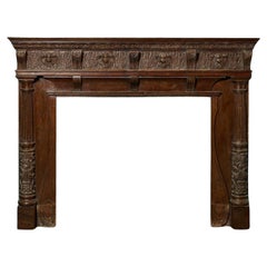 Grande cheminée anglaise ancienne en chêne sculpté