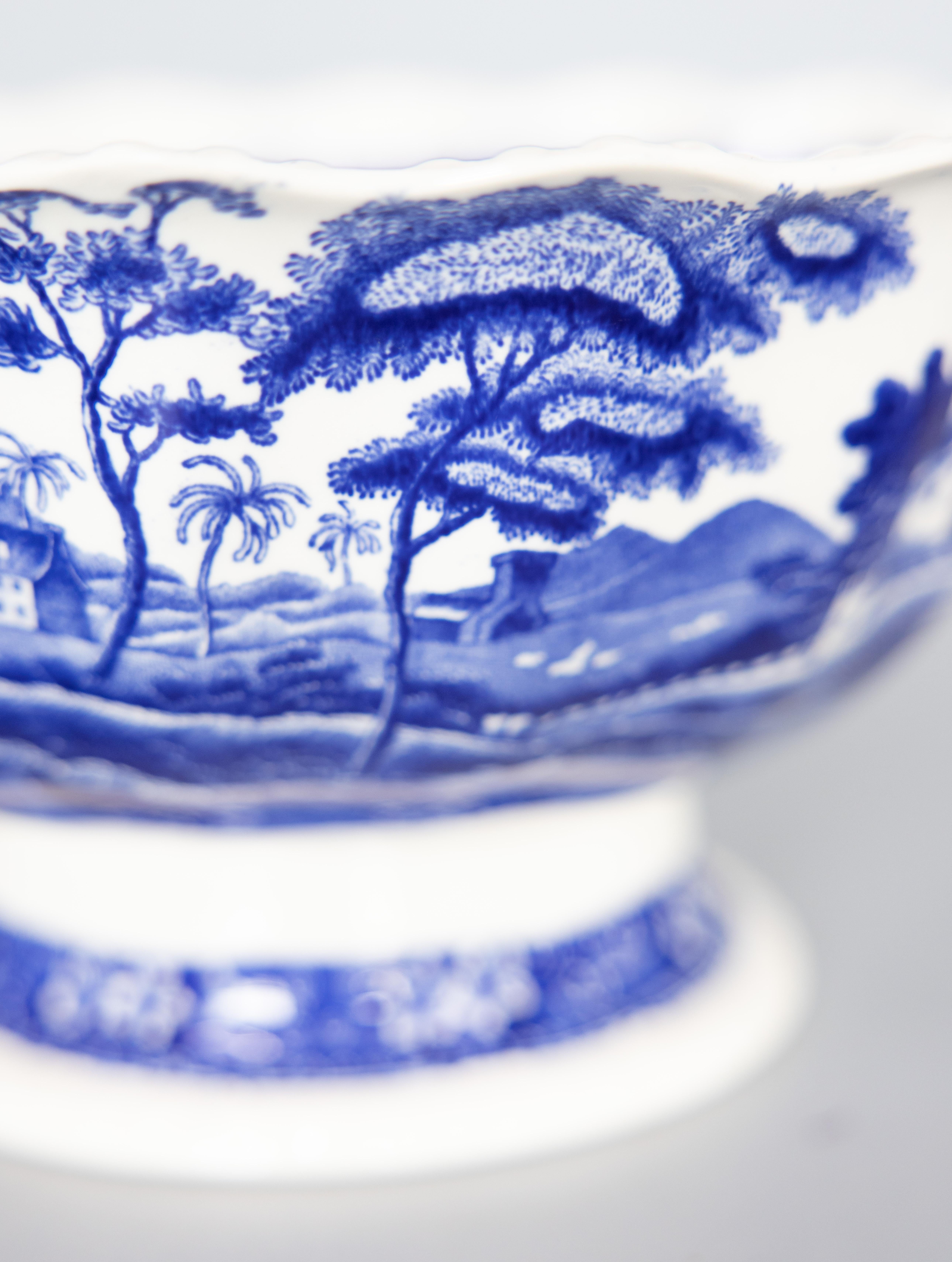 Große antike englische Spode-Schale aus blauem und weißem Transferware aus Eisenstein in Blau und Weiß im Zustand „Gut“ im Angebot in Pearland, TX