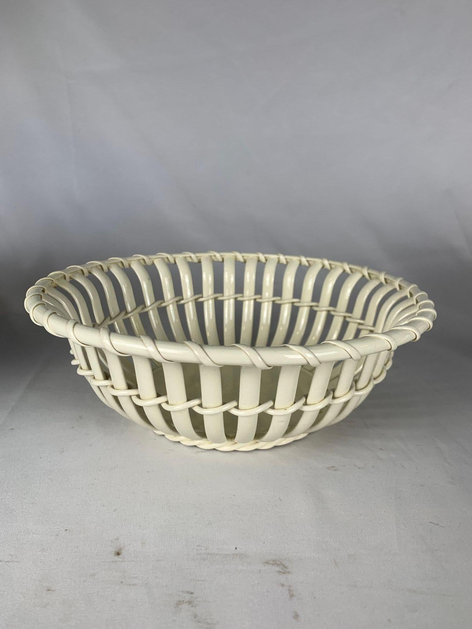 Gran cesto reticulado de cremería inglesa antigua, Inglaterra Circa 1790 Cerámica Creamware en venta
