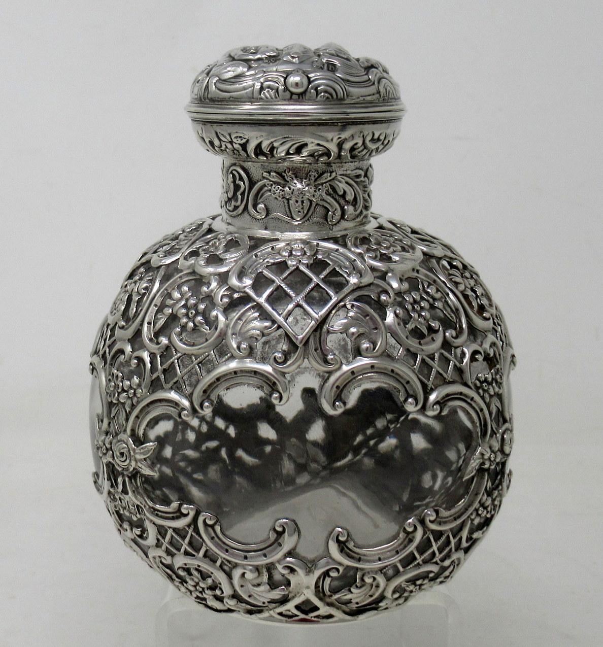 An exceptionally fine quality English full lead crystal and sterling silver ladies scent bottle of exceptionally large proportions and of outstanding quality, 

The silver gilt hinged lid decorated with a raised group of figures above a lavish
