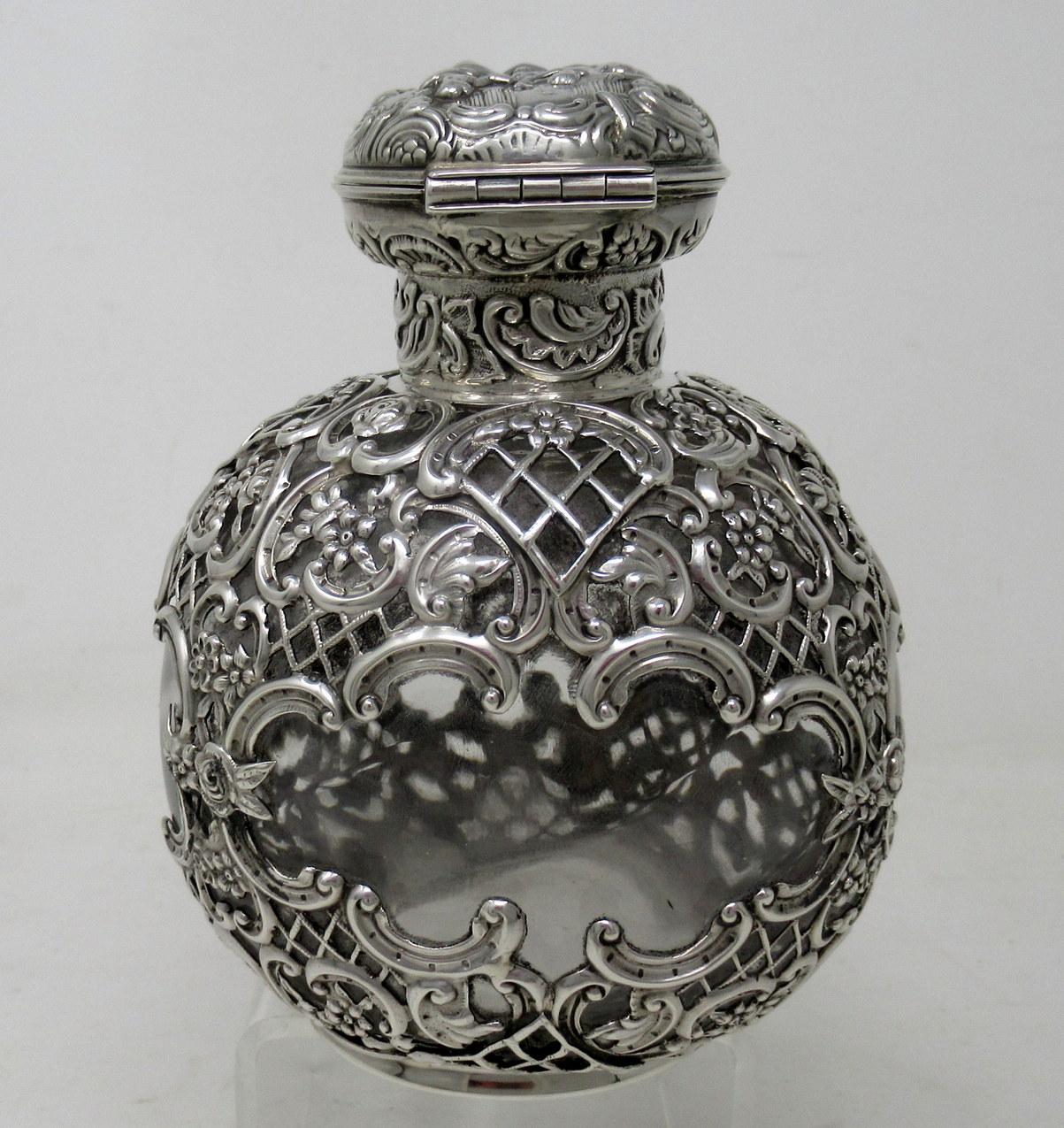Hand-Carved Large Antique English Crystal Sterling Silver Scent Perfum Bottle William Comyns