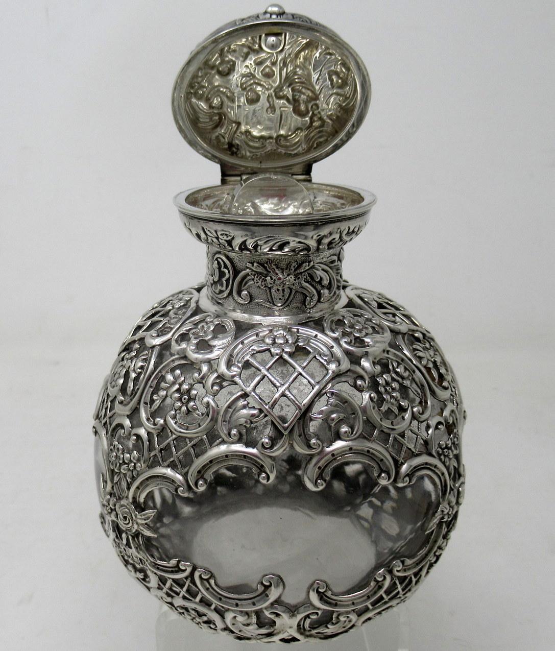 Large Antique English Crystal Sterling Silver Scent Perfum Bottle William Comyns In Good Condition In Dublin, Ireland