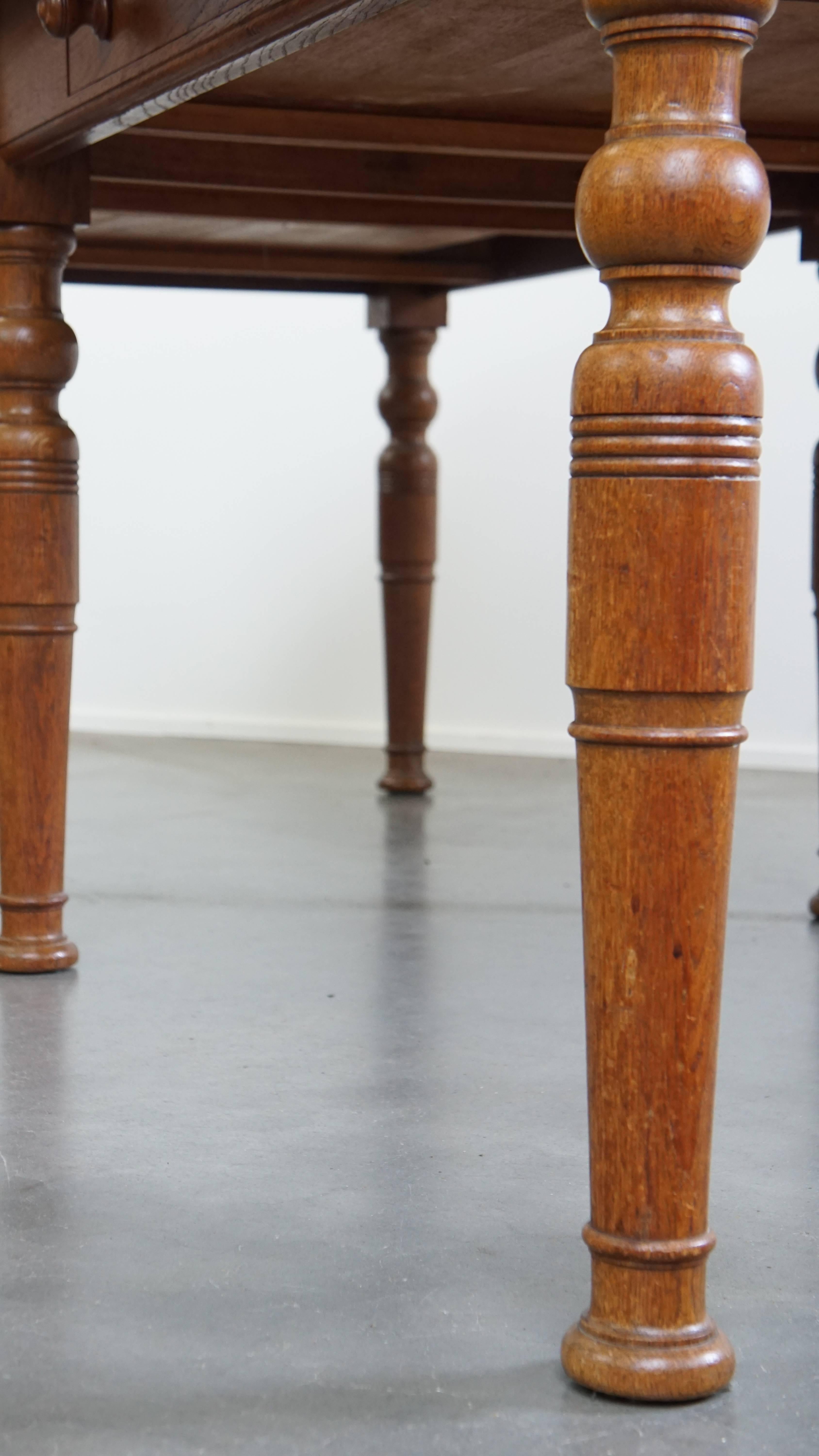 Large Antique English Dining Table Made of Oak For Sale 1