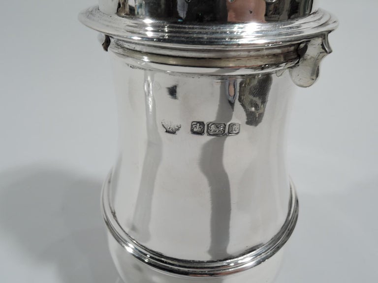 Large Antique English Edwardian Sterling Silver Sugar Caster In Excellent Condition For Sale In New York, NY
