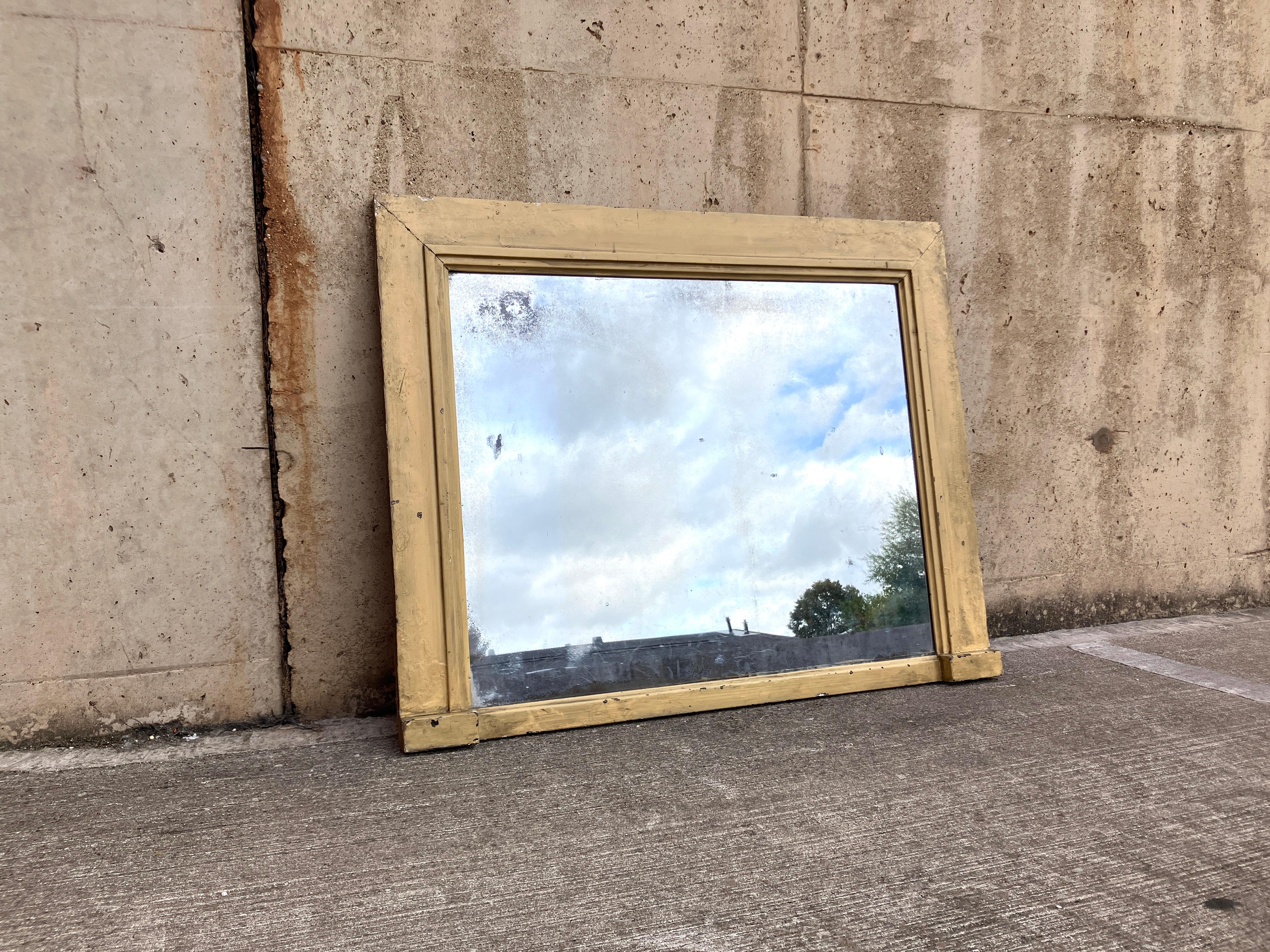 Grand Antique Mantel Mirror anglais en jaune clair Art Deco en vente 2