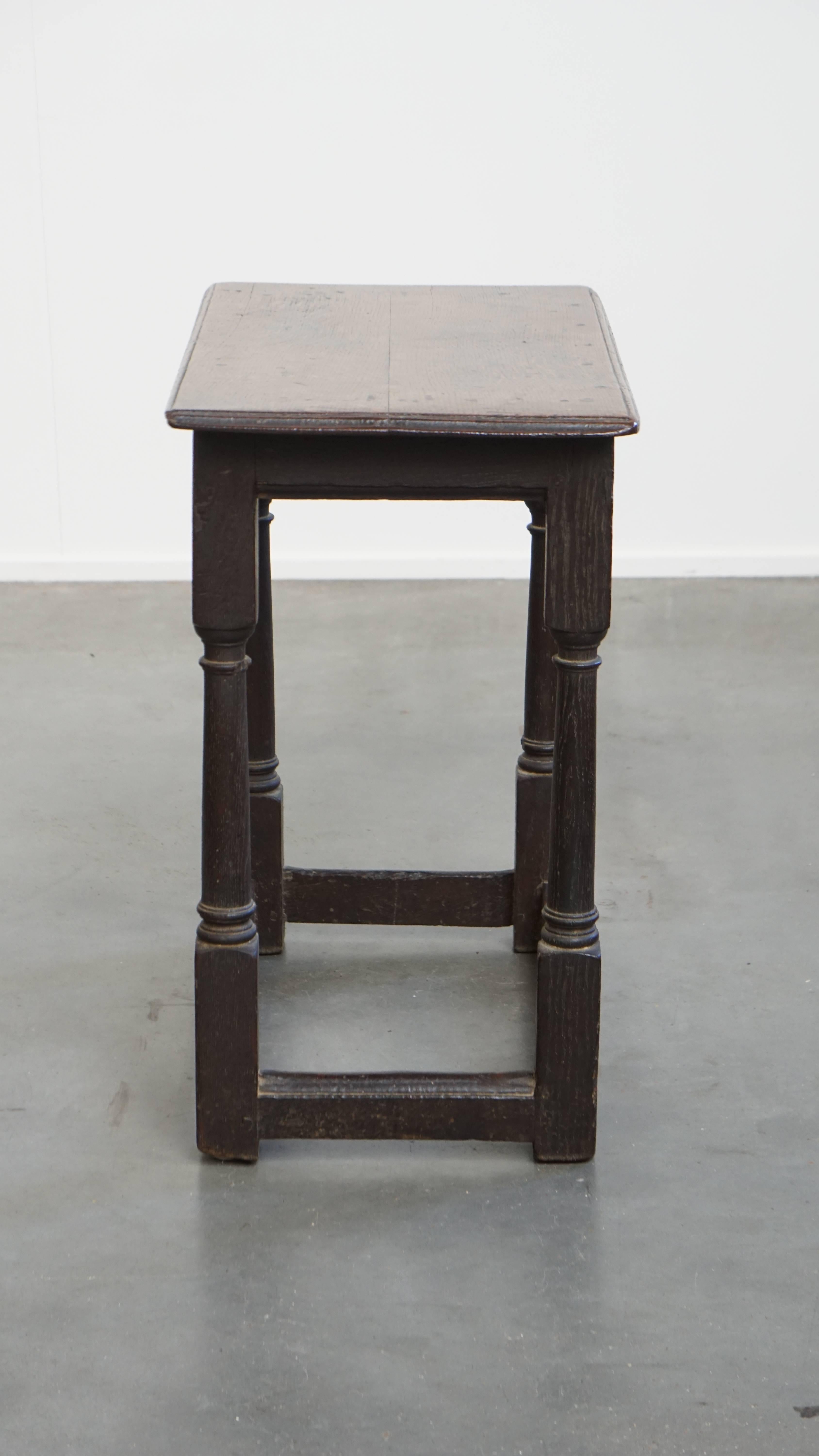 Romain classique Grande table d'appoint/tabouret anglaise ancienne en vente