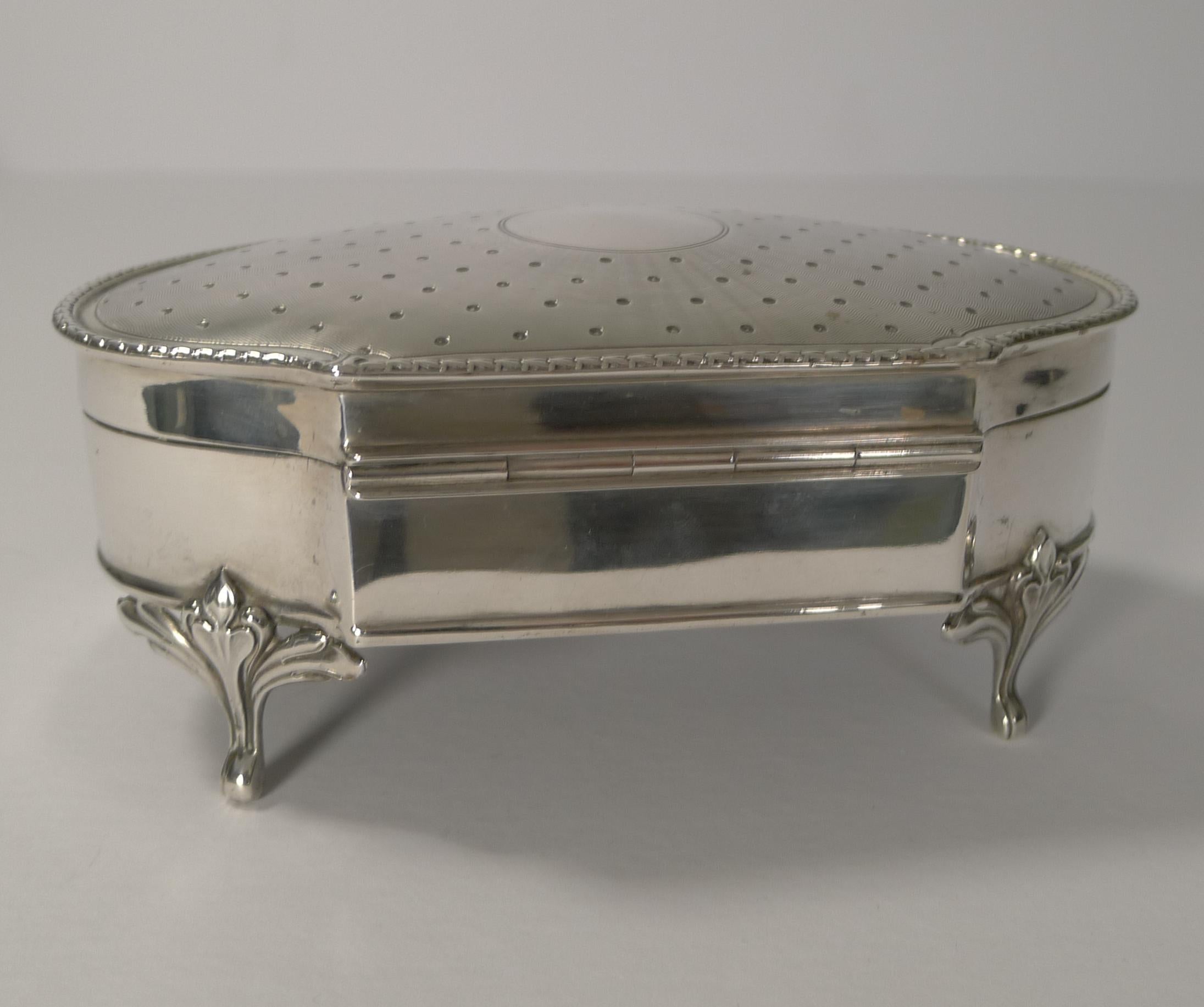 Large Antique English Silver Jewelry / Ring Box, 1911 3