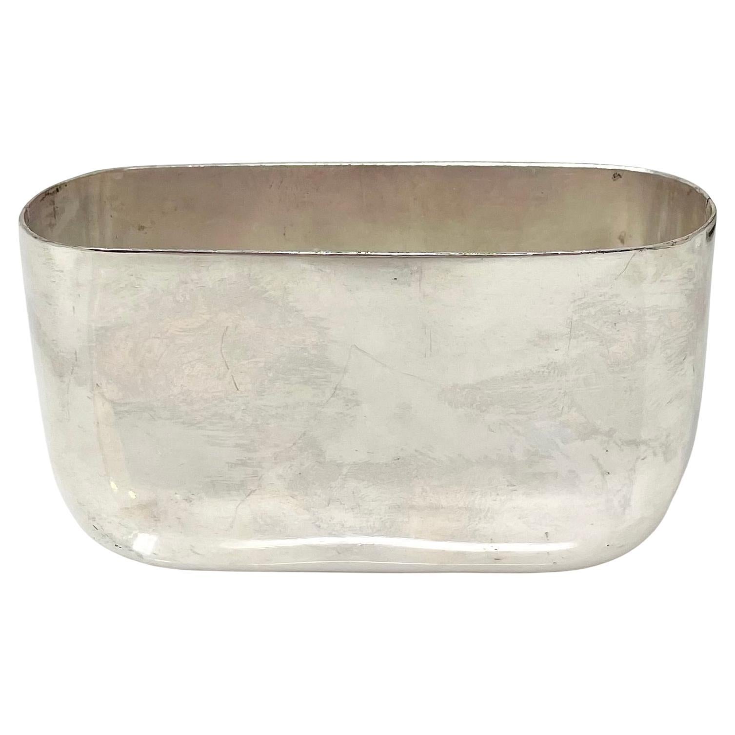 Grande gourde anglaise ancienne en métal argenté, cuir et verre, Circa 1900. 4