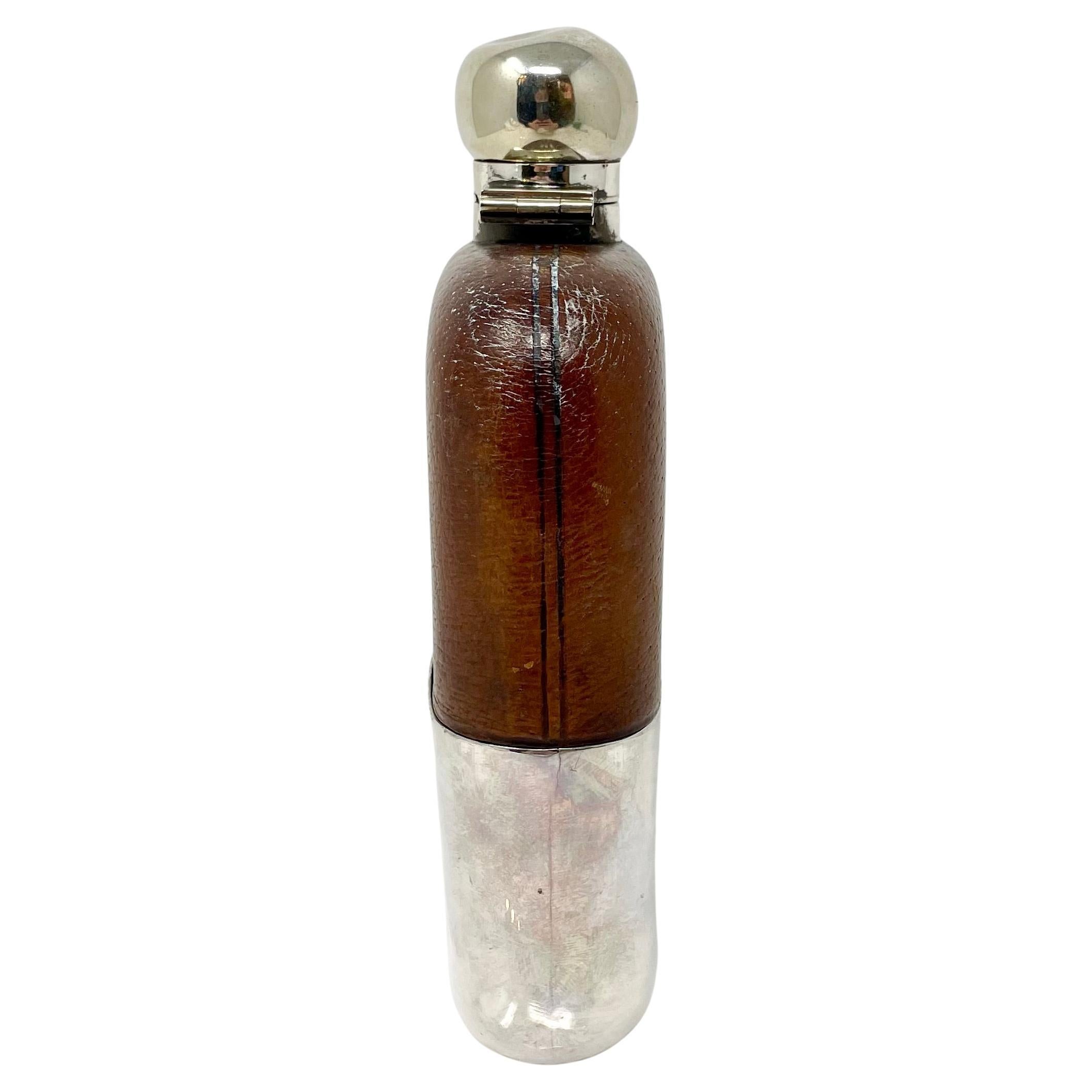 Grande gourde anglaise ancienne en métal argenté, cuir et verre, Circa 1900. Bon état à New Orleans, LA