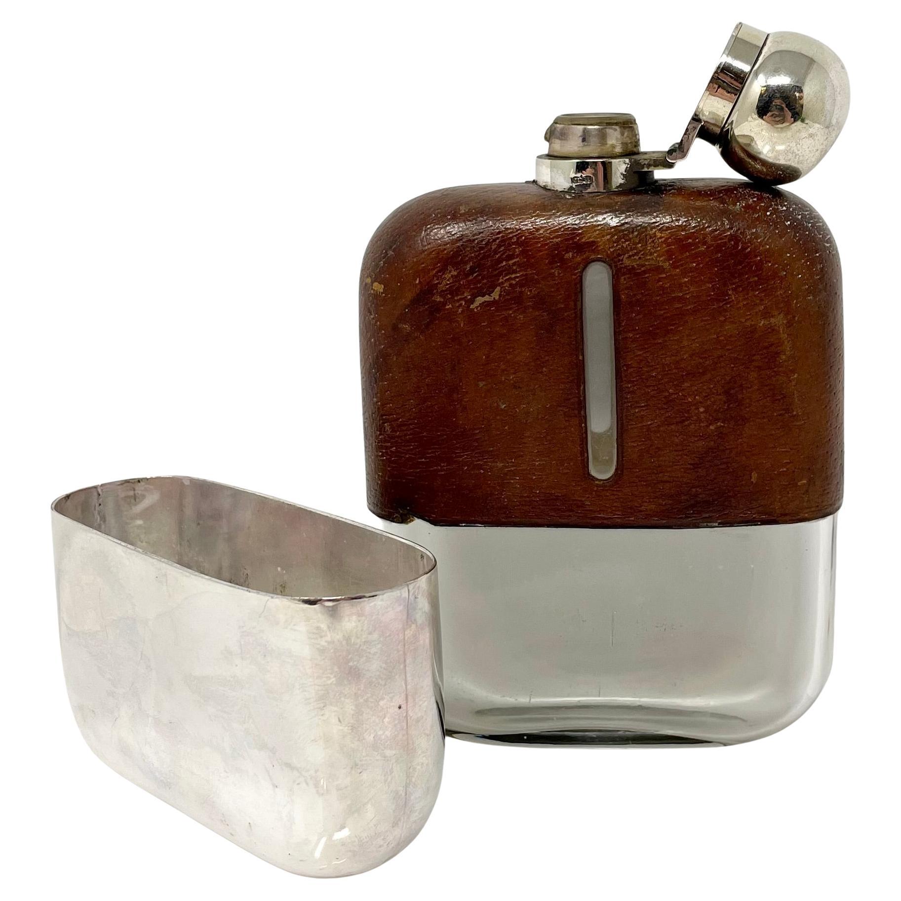 20ième siècle Grande gourde anglaise ancienne en métal argenté, cuir et verre, Circa 1900.
