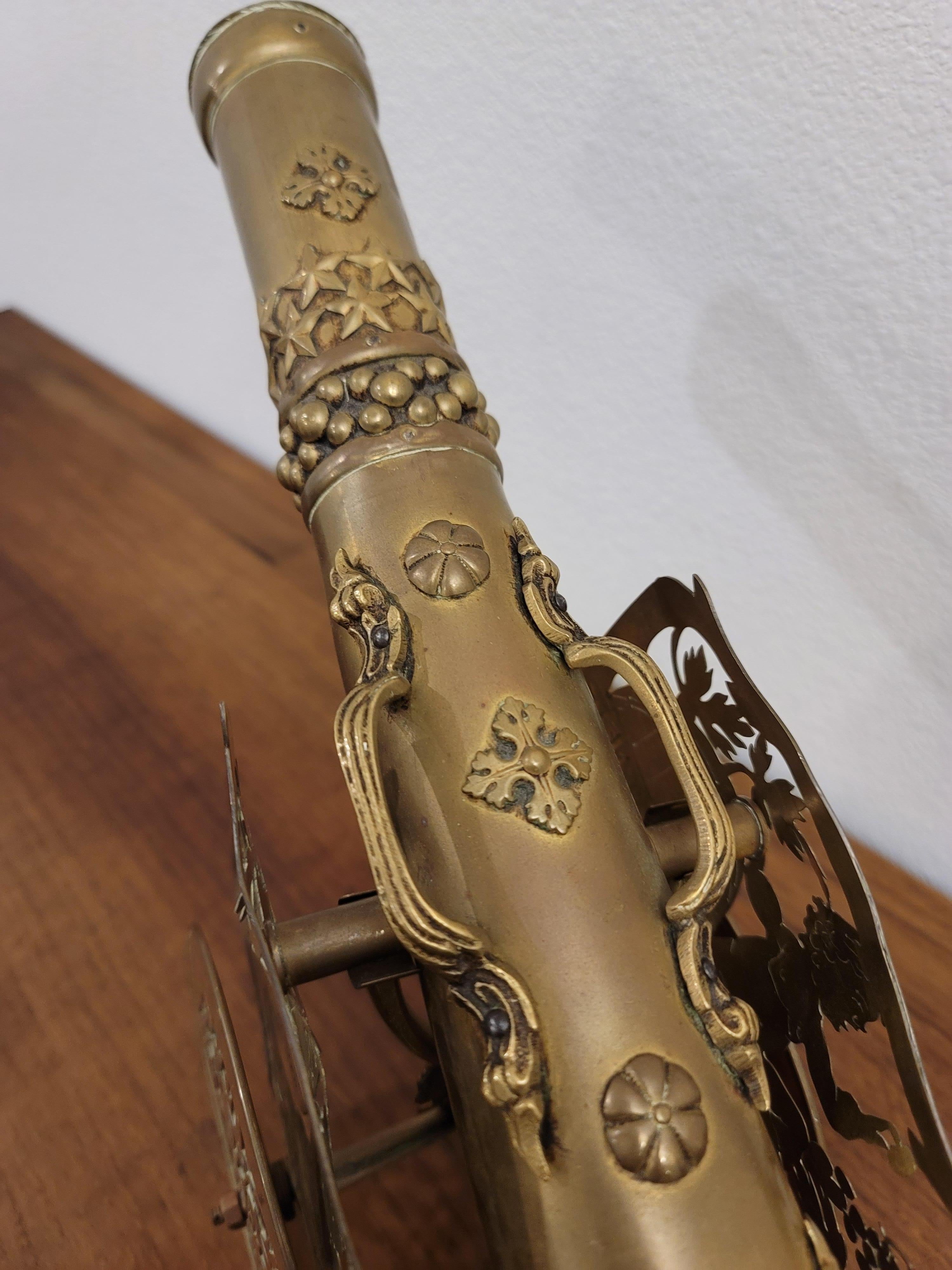 Arte popolare Grande cannone da tavolo antico inglese per l'arte della trincea in vendita