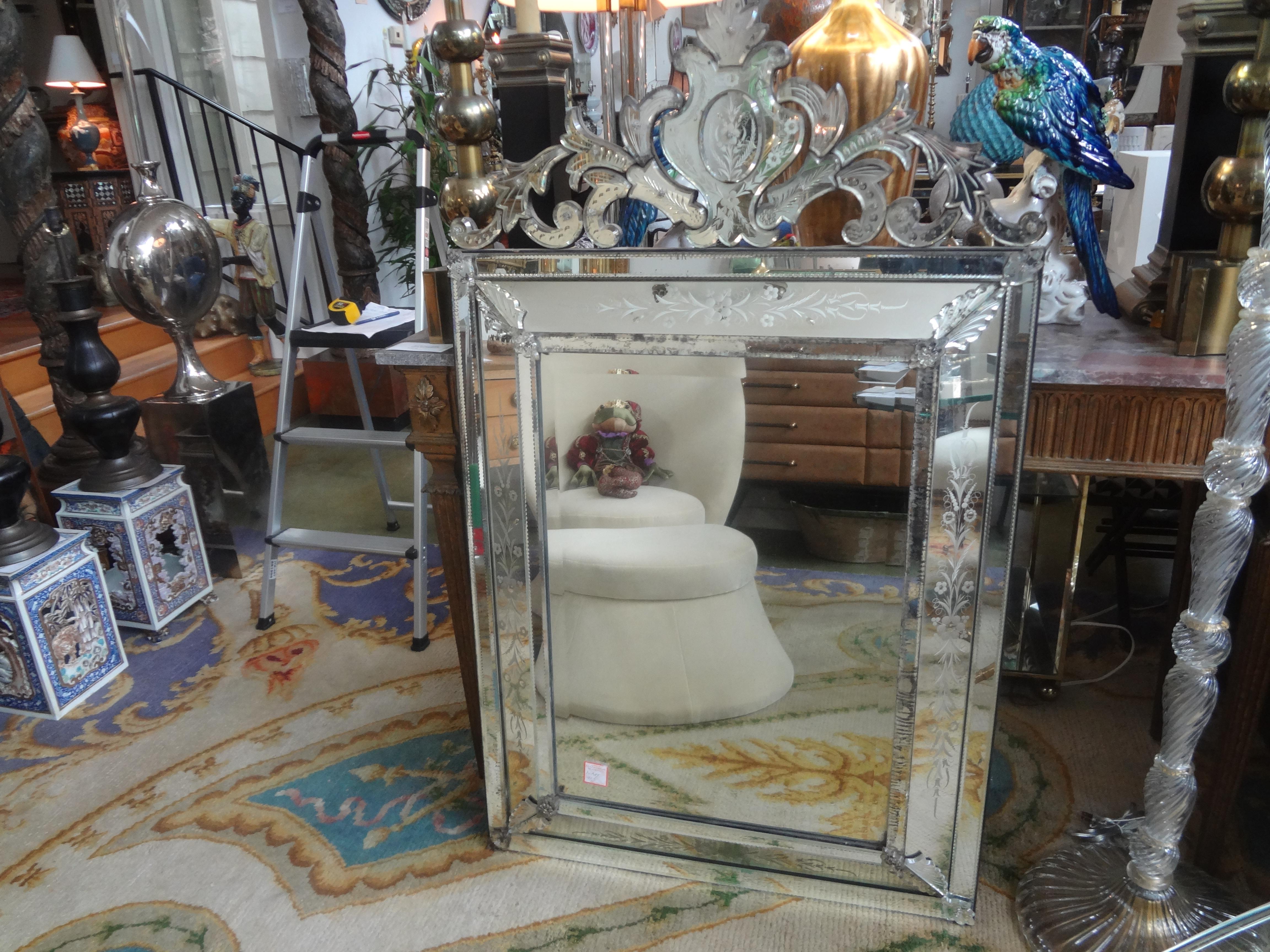 Großer antiker geätzter und abgeschrägter venezianischer Spiegel (Italienisch) im Angebot