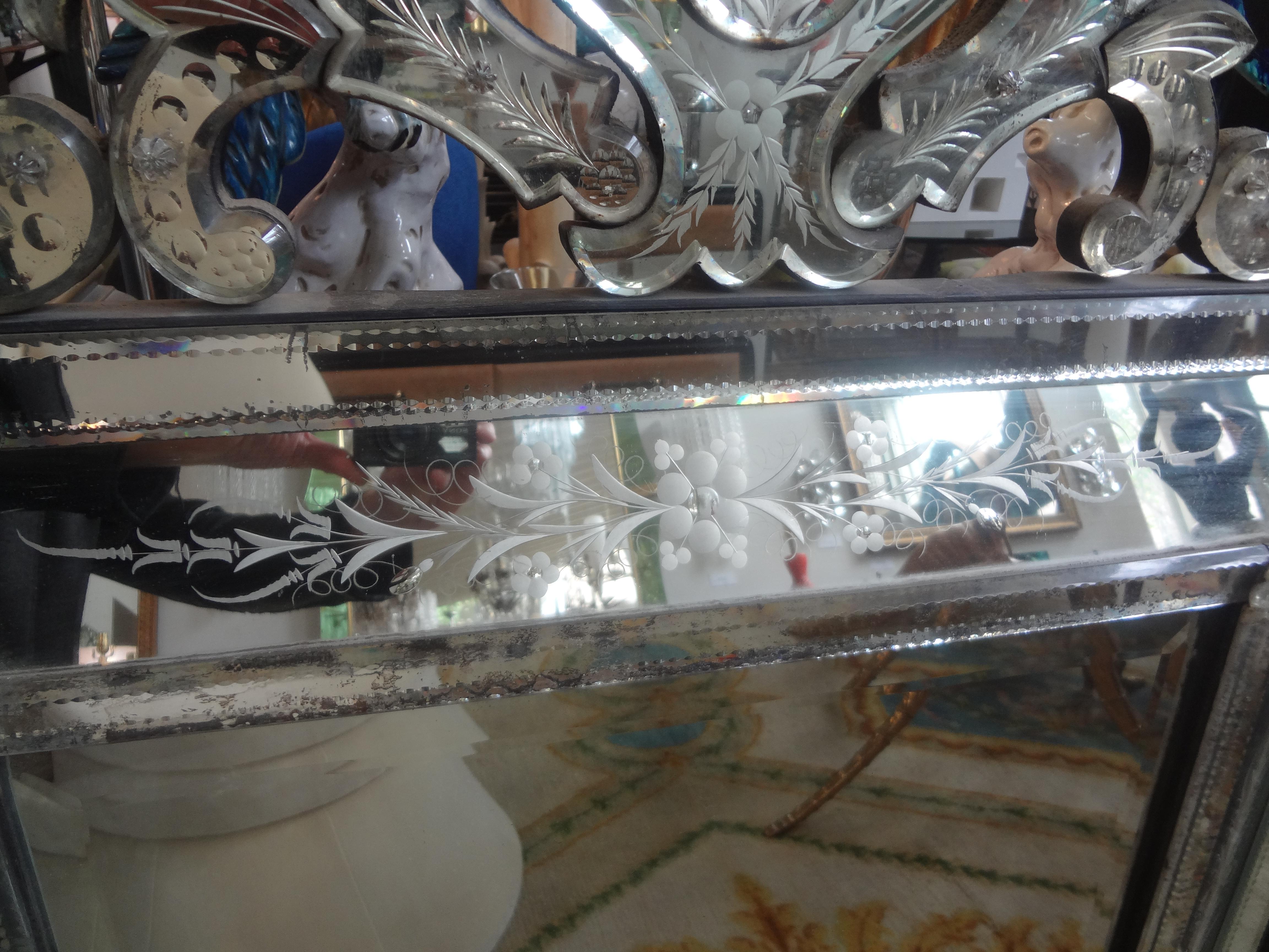 Großer antiker geätzter und abgeschrägter venezianischer Spiegel im Angebot 1