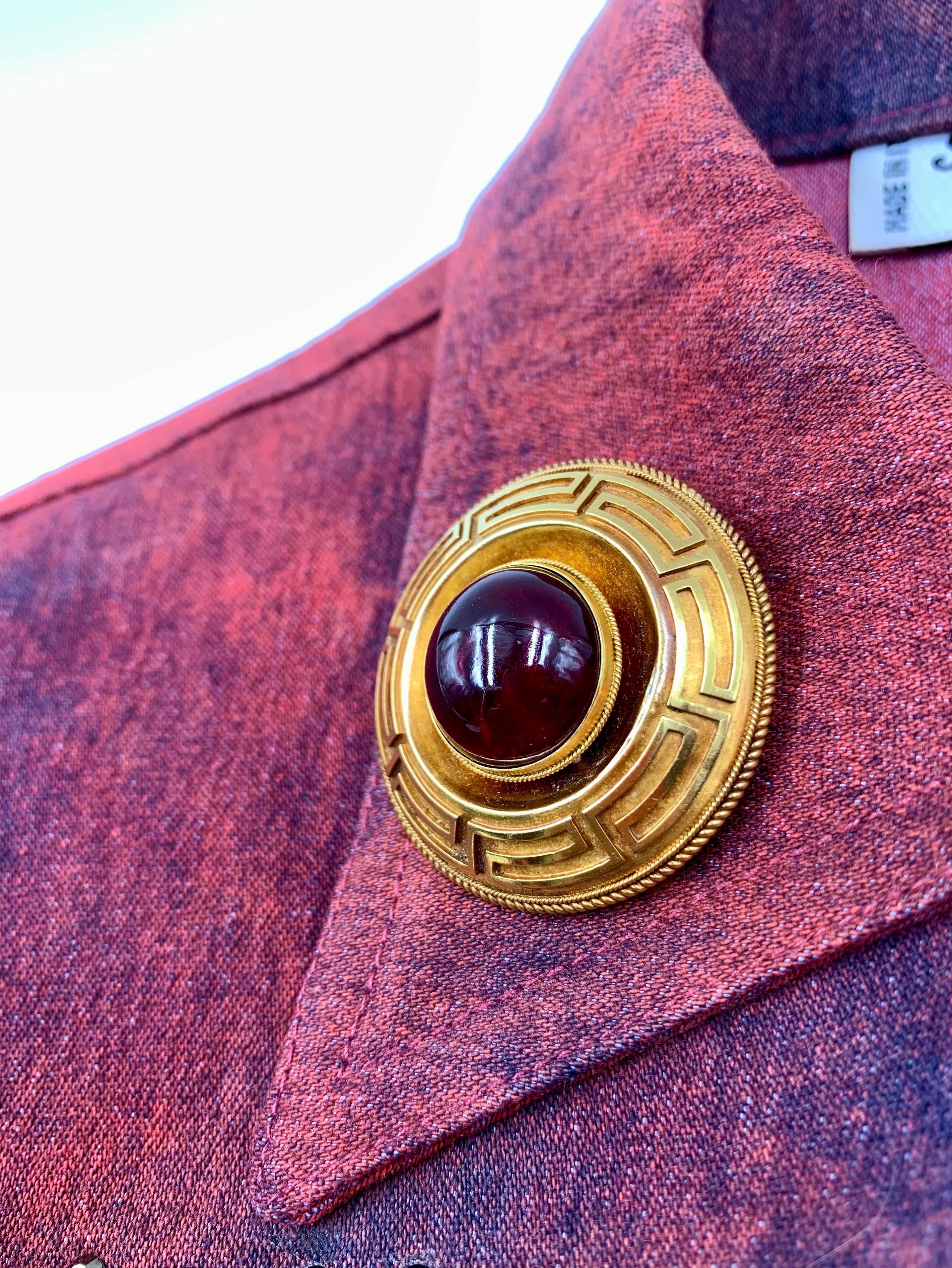 Large Antique Etruscan Revival 14K Yellow Gold Cabochon Garnet Disc Brooch In Good Condition For Sale In New York, NY