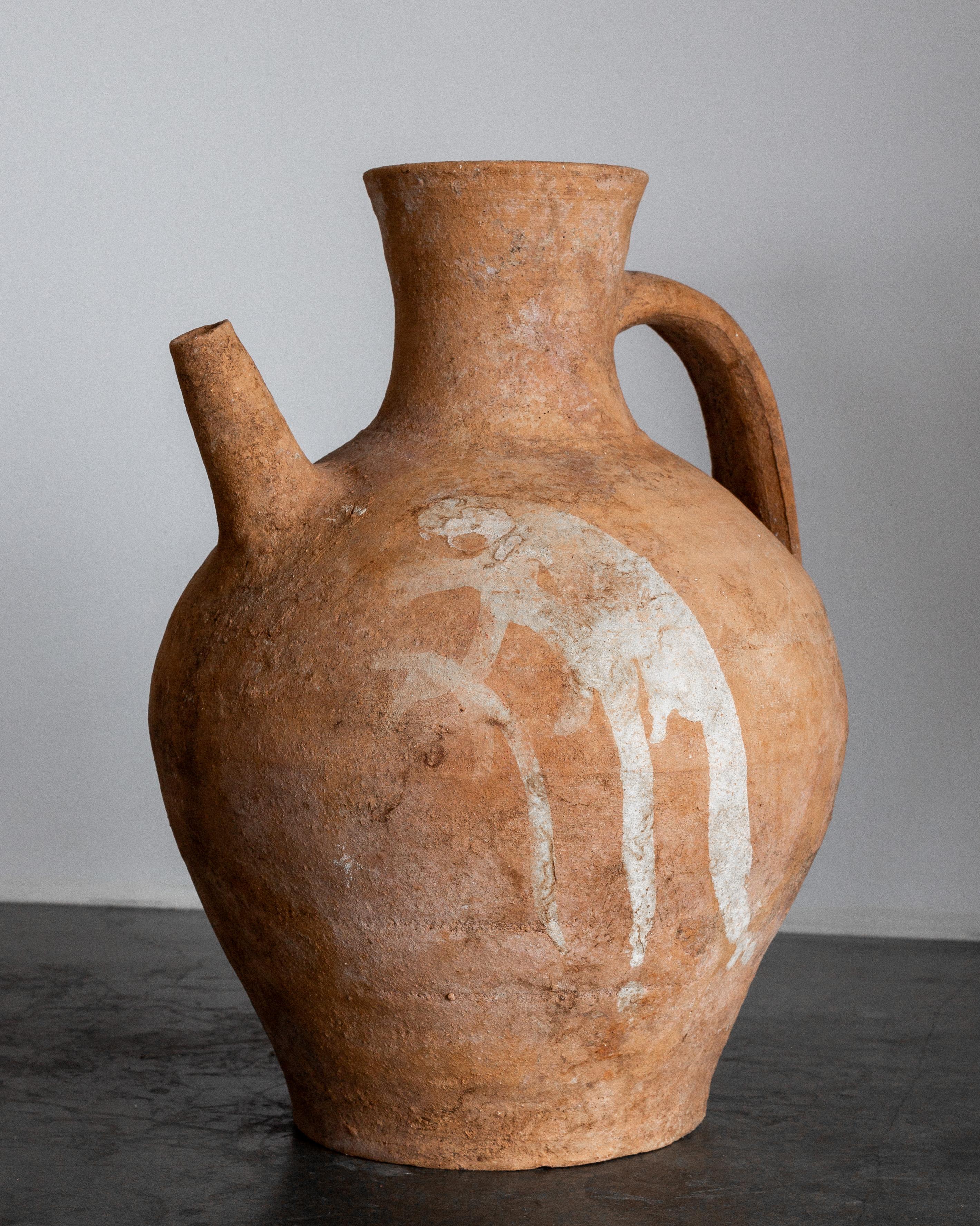 Gran jarra de vino de terracota de cerámica popular europea con pico Rústico en venta