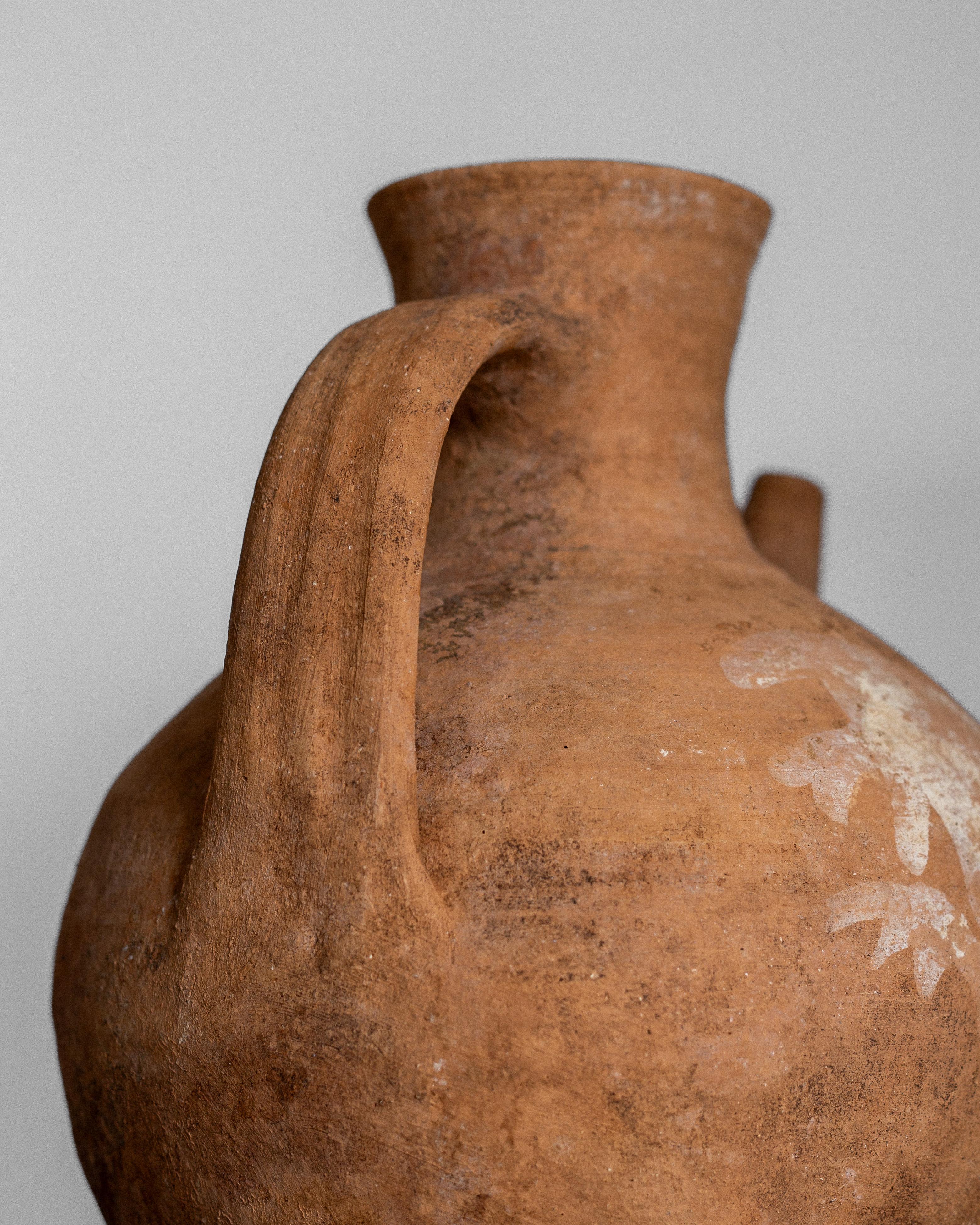 Gran jarra de vino de terracota de cerámica popular europea con pico en Bueno estado para la venta en Stockholm, SE