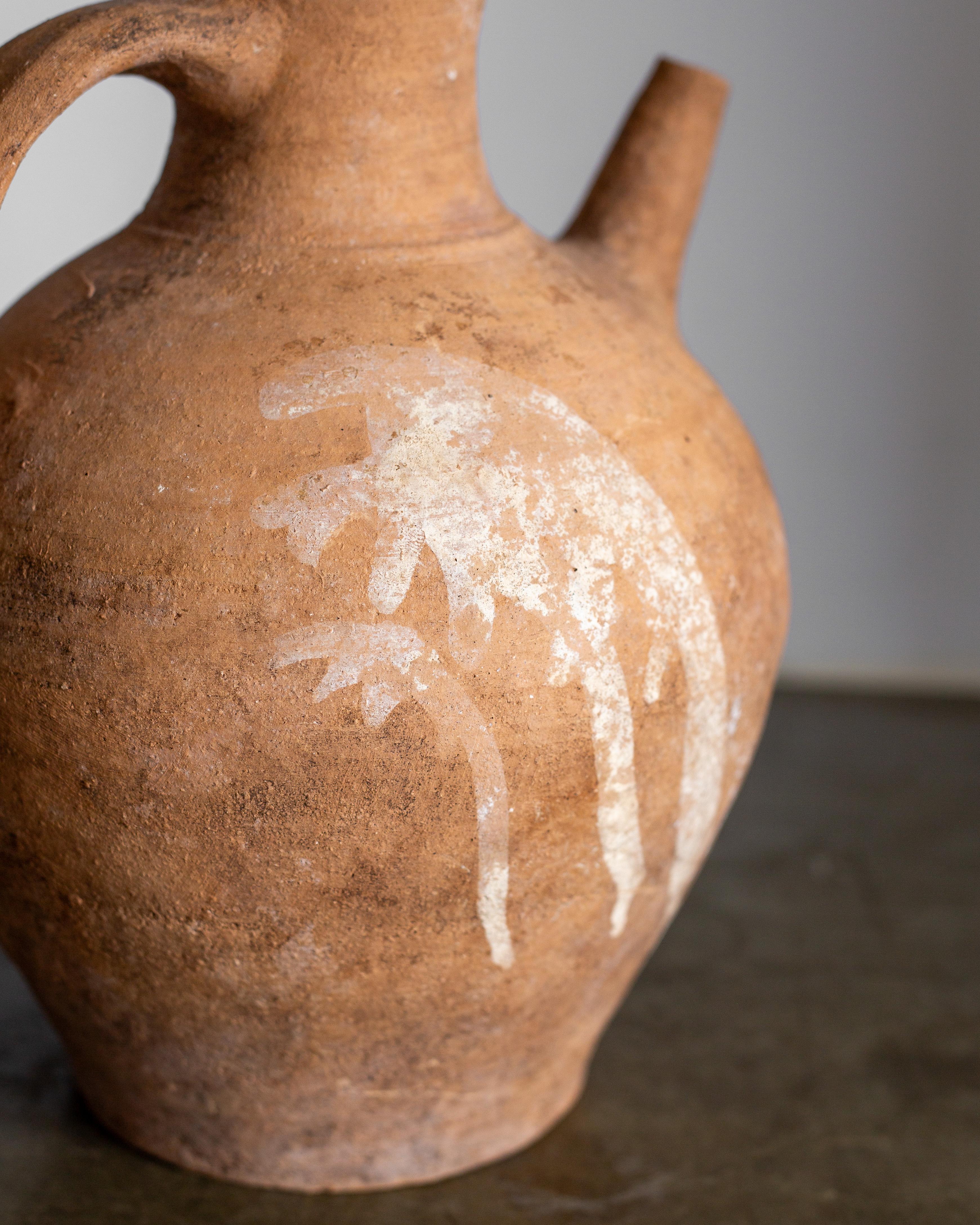 Gran jarra de vino de terracota de cerámica popular europea con pico Arcilla en venta