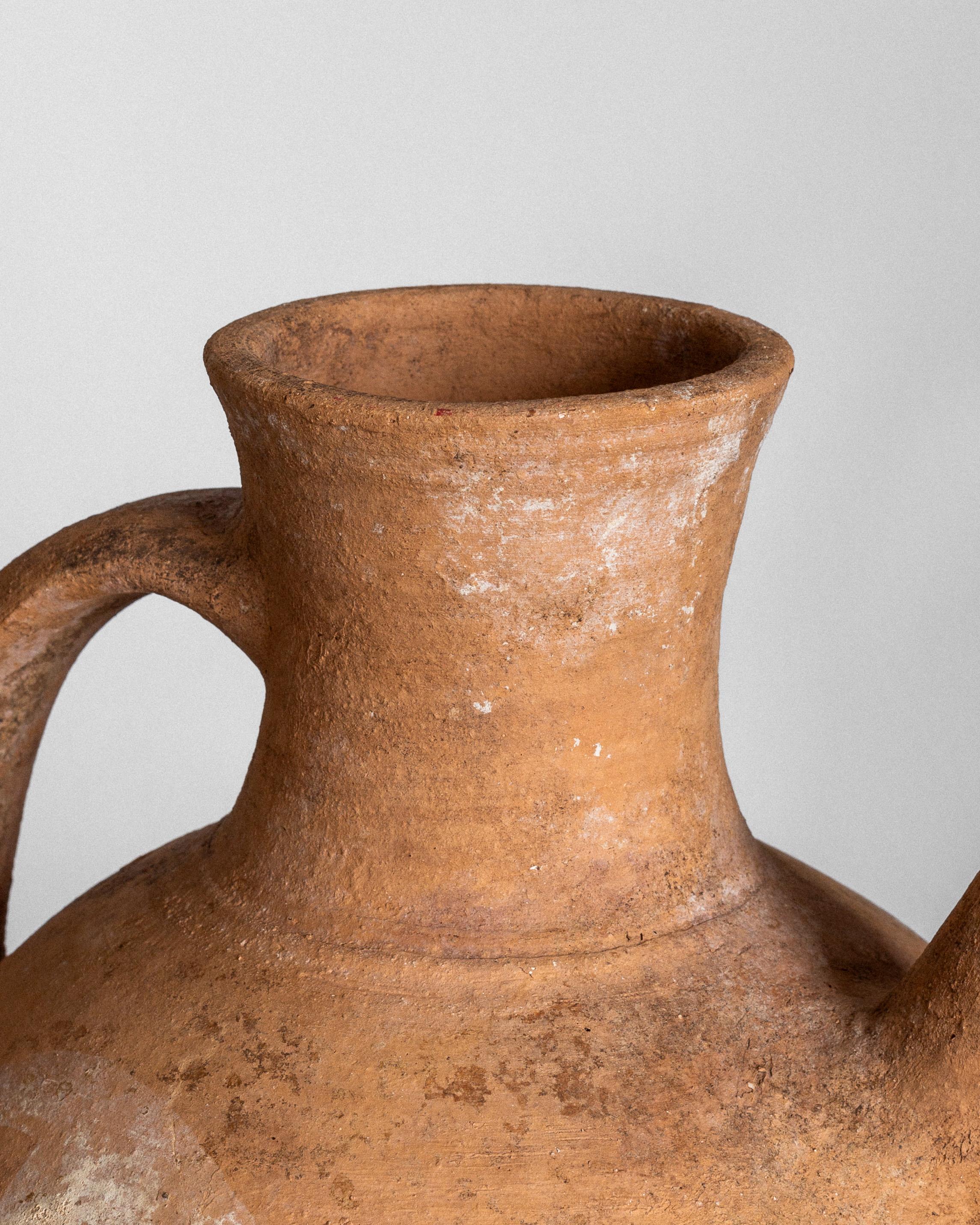 Gran jarra de vino de terracota de cerámica popular europea con pico en venta 1