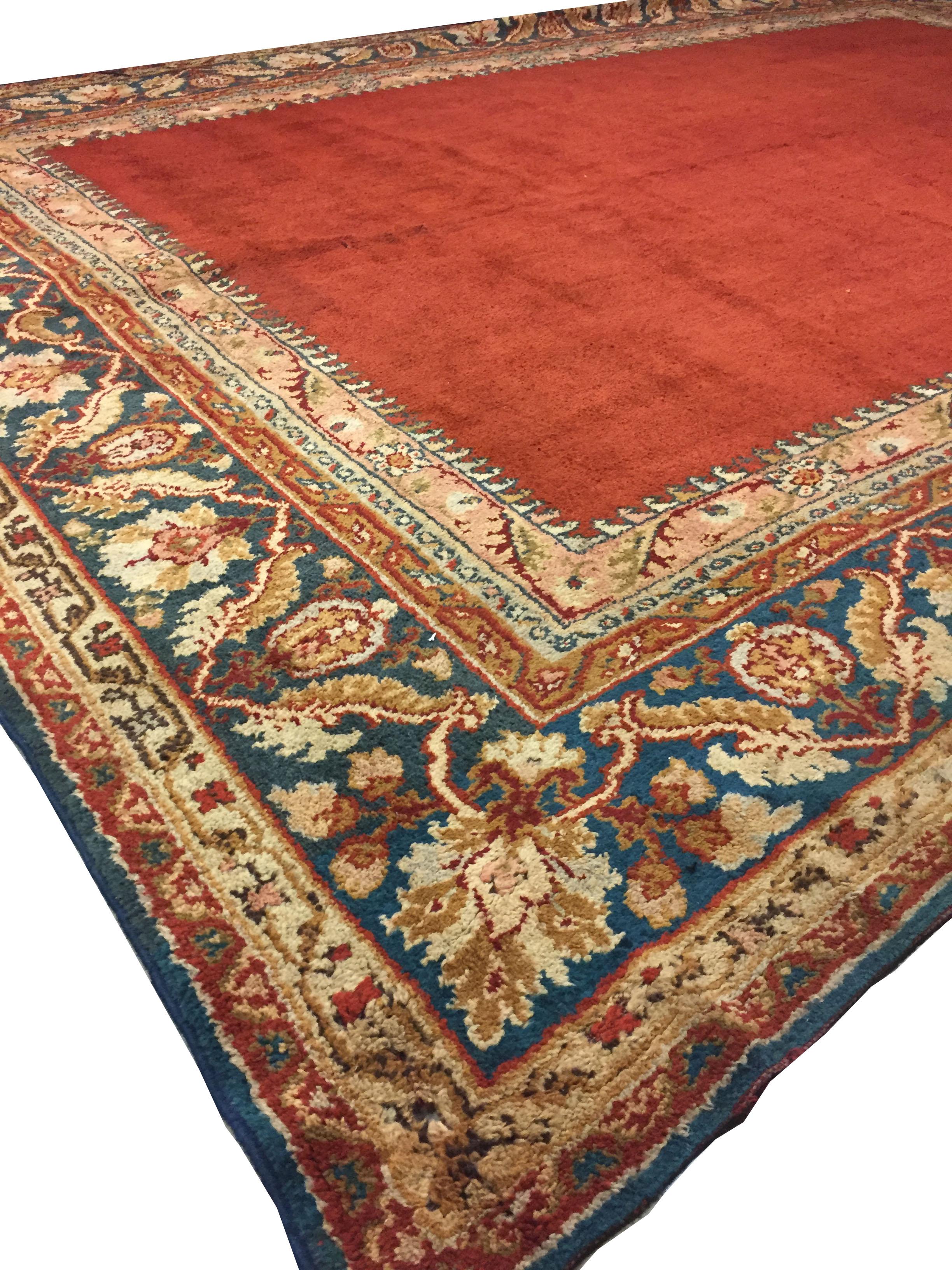 Großer europäischer Oushak-Design-Teppich. Ein türkischer Teppich im Oushak-Stil, handgeknüpft in Europa, wahrscheinlich in Spanien. Maße: 12'4 x 16'1.