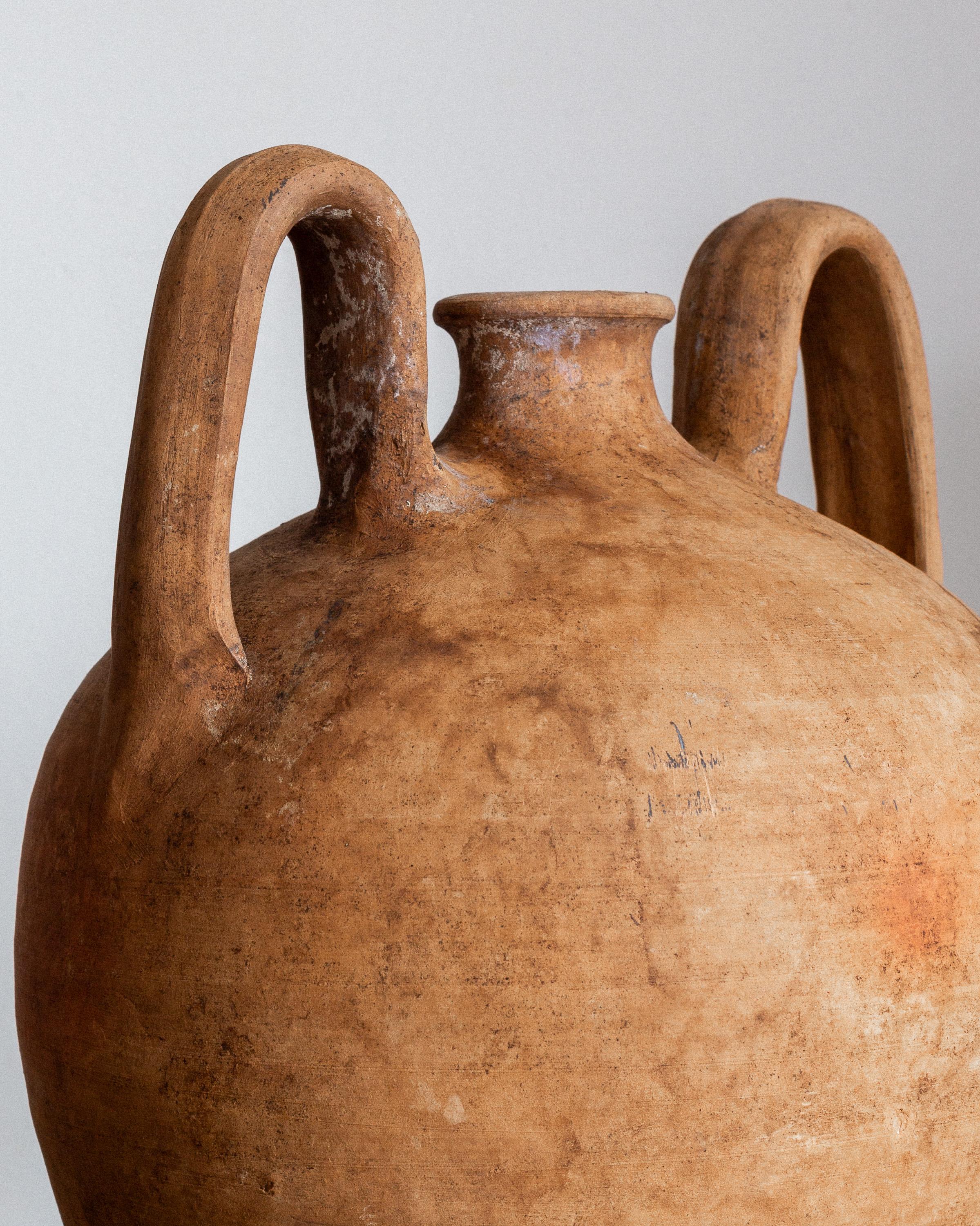 Large European Terracotta Amphora, Twin-Handled Vessel en Bueno estado para la venta en Stockholm, SE