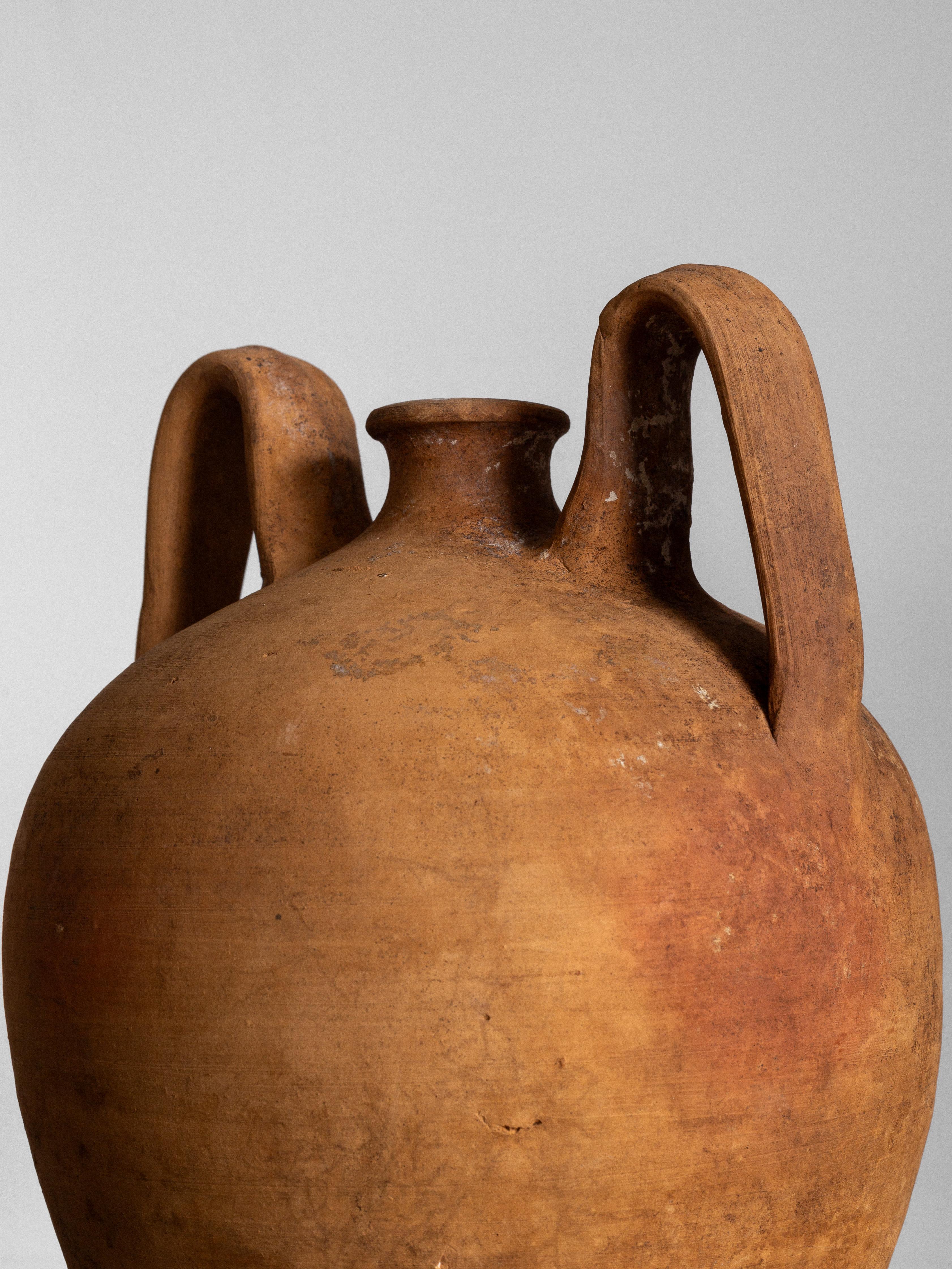 Large European Terracotta Amphora, Twin-Handled Vessel siglo XX en venta