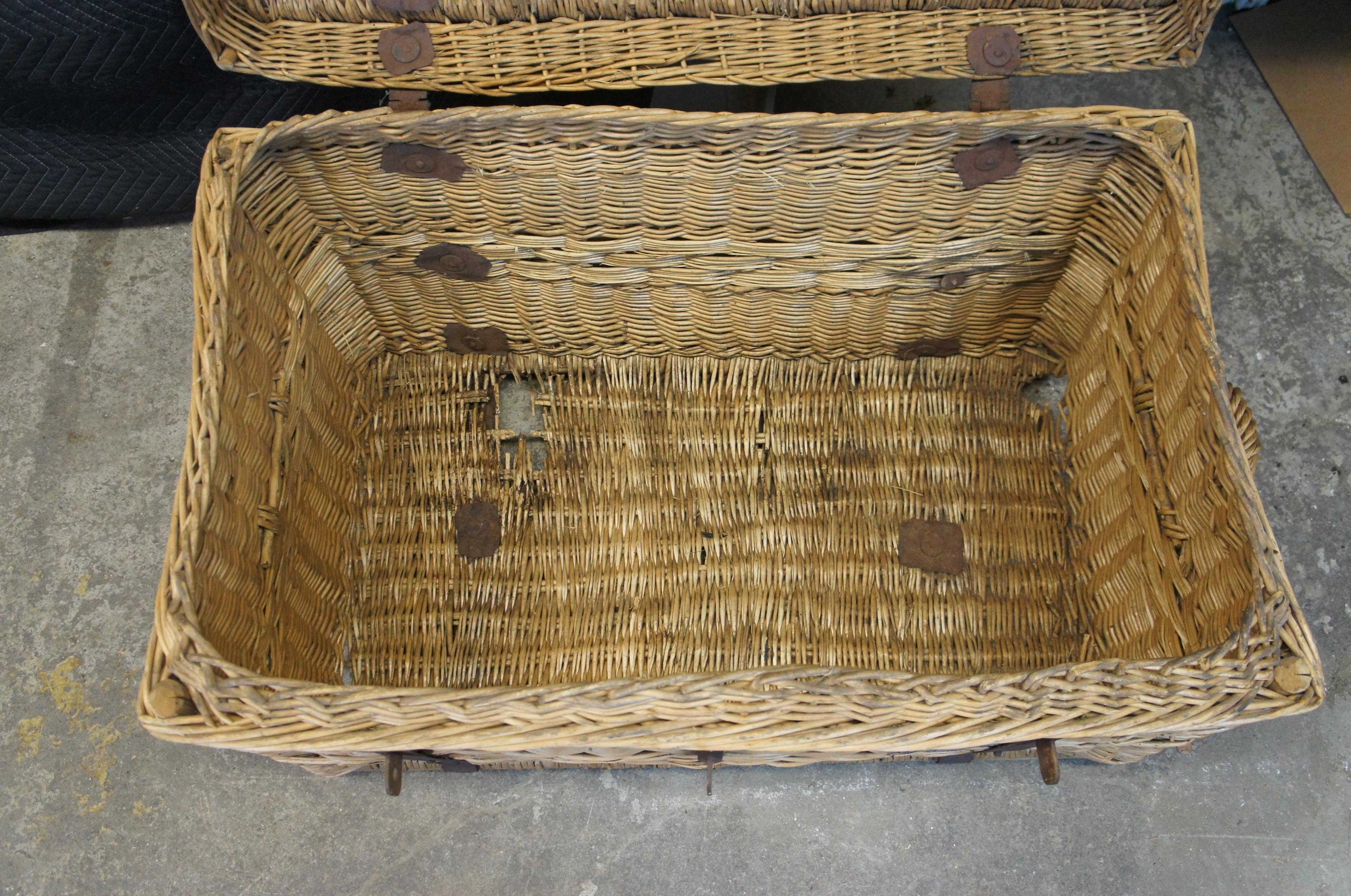 Large Antique European Wicker Ocean Liner Steamer Travel Trunk Champagne Basket In Good Condition In Dayton, OH