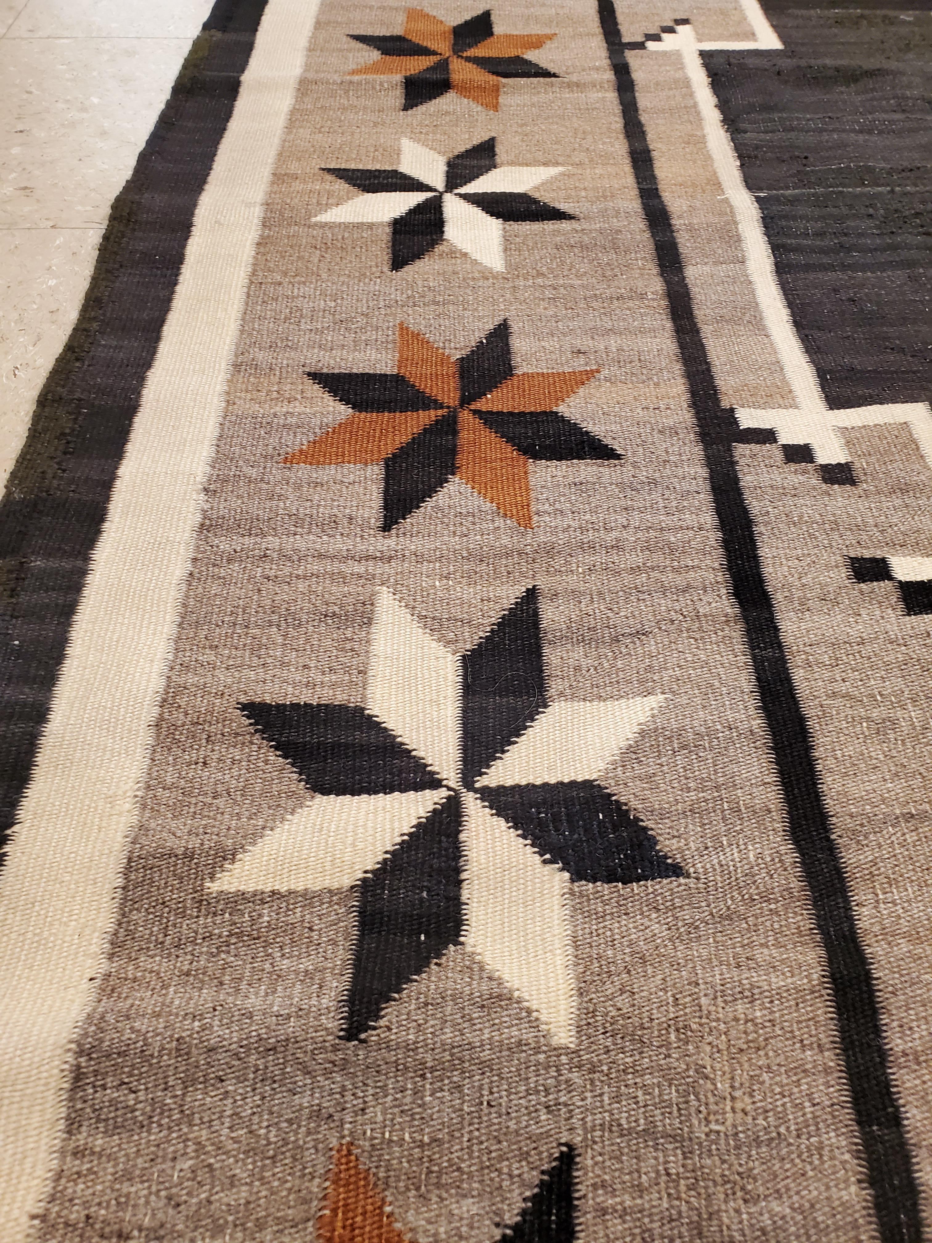 Large Antique Eye Dazzler Navajo Carpet, Handmade, Wool, Beige, Tan, Gray & Red For Sale 6