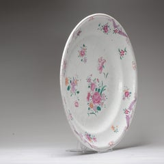 Large Antique Famille Rose Dish with Peony Qianlong Decoration, 18th Century