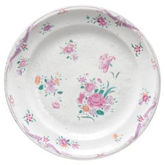 Grande piatto antico Famille Rose con decorazione Peonia Qianlong, 18° secolo