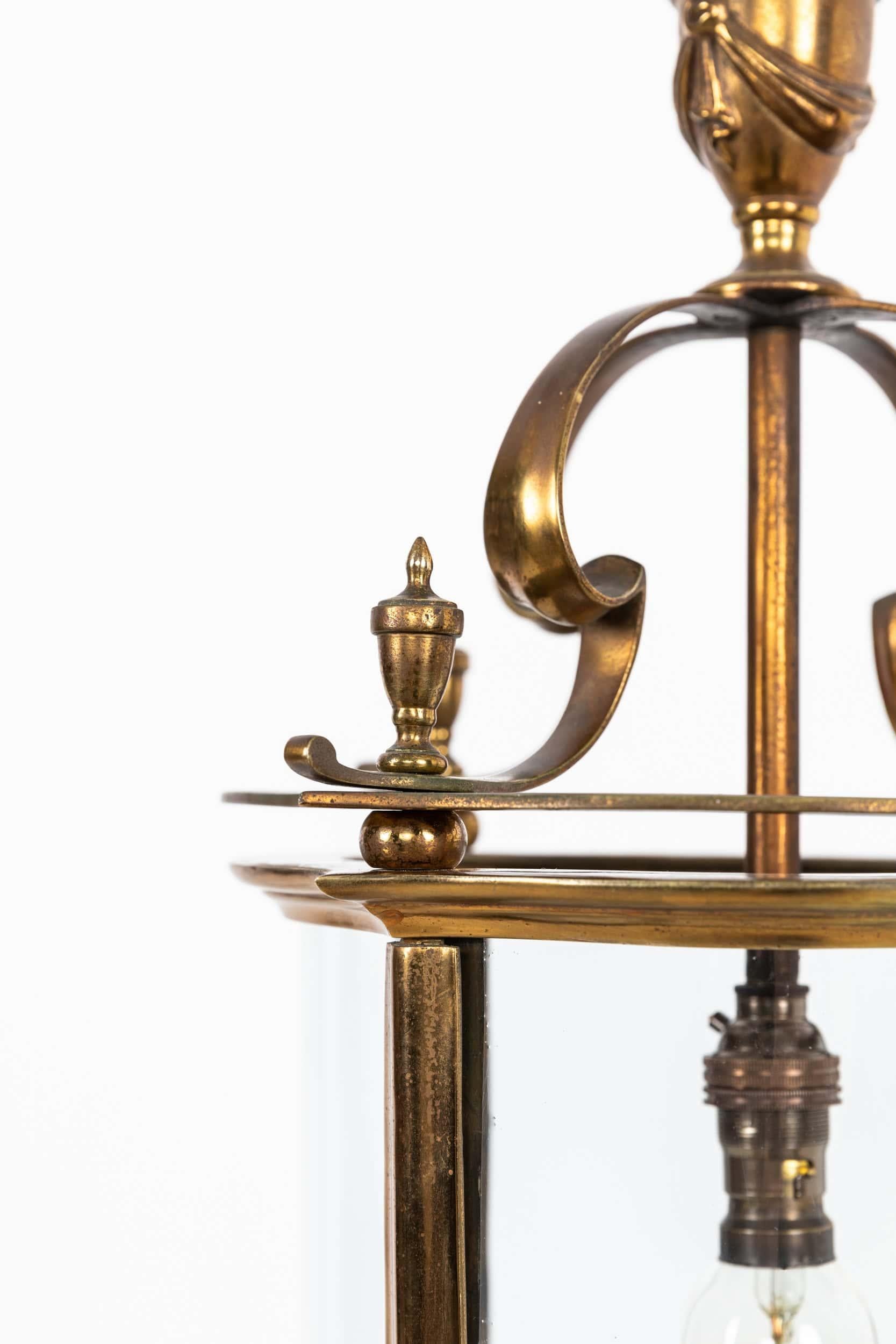 Arts and Crafts Large Antique Faraday & Son Glazed Brass Porch Hall Lantern Light Lamp. C.1920 in vendita