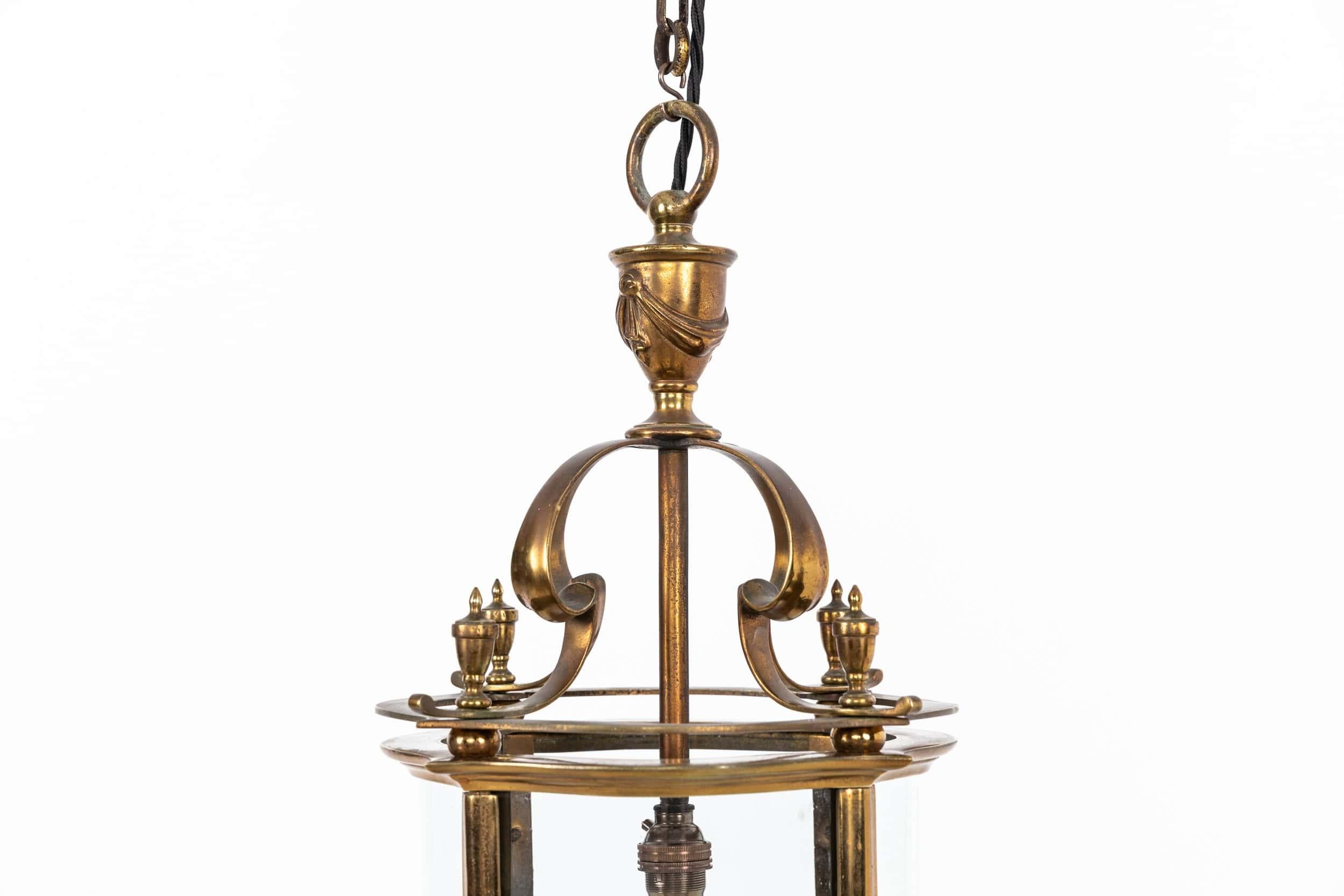 Large Antique Faraday & Son Glazed Brass Porch Hall Lantern Light Lamp. C.1920 In condizioni discrete in vendita a London, GB