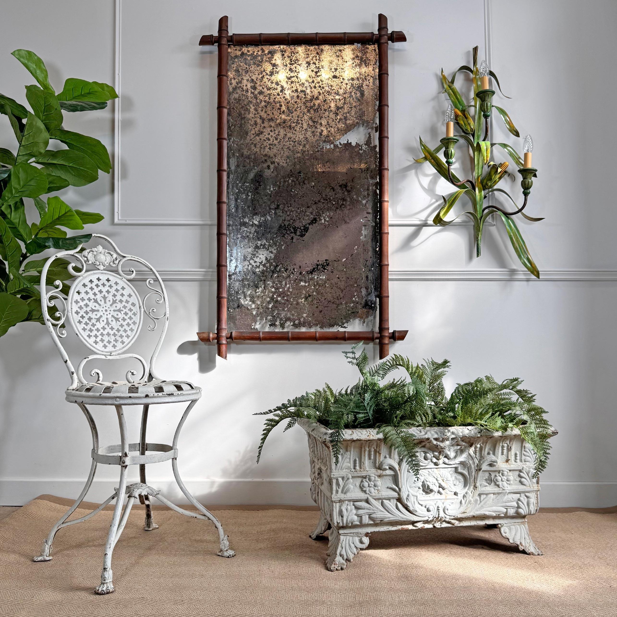 A stunning 19th century dark pine large faux bamboo mirror with the most incredibly foxed mercury mirror plate. French.



A decorators dream mirror.



Height 126 cm x Width 76 cm x Depth 5 cm

Mirror Plate 105 cm Height x 55.5 cm Width