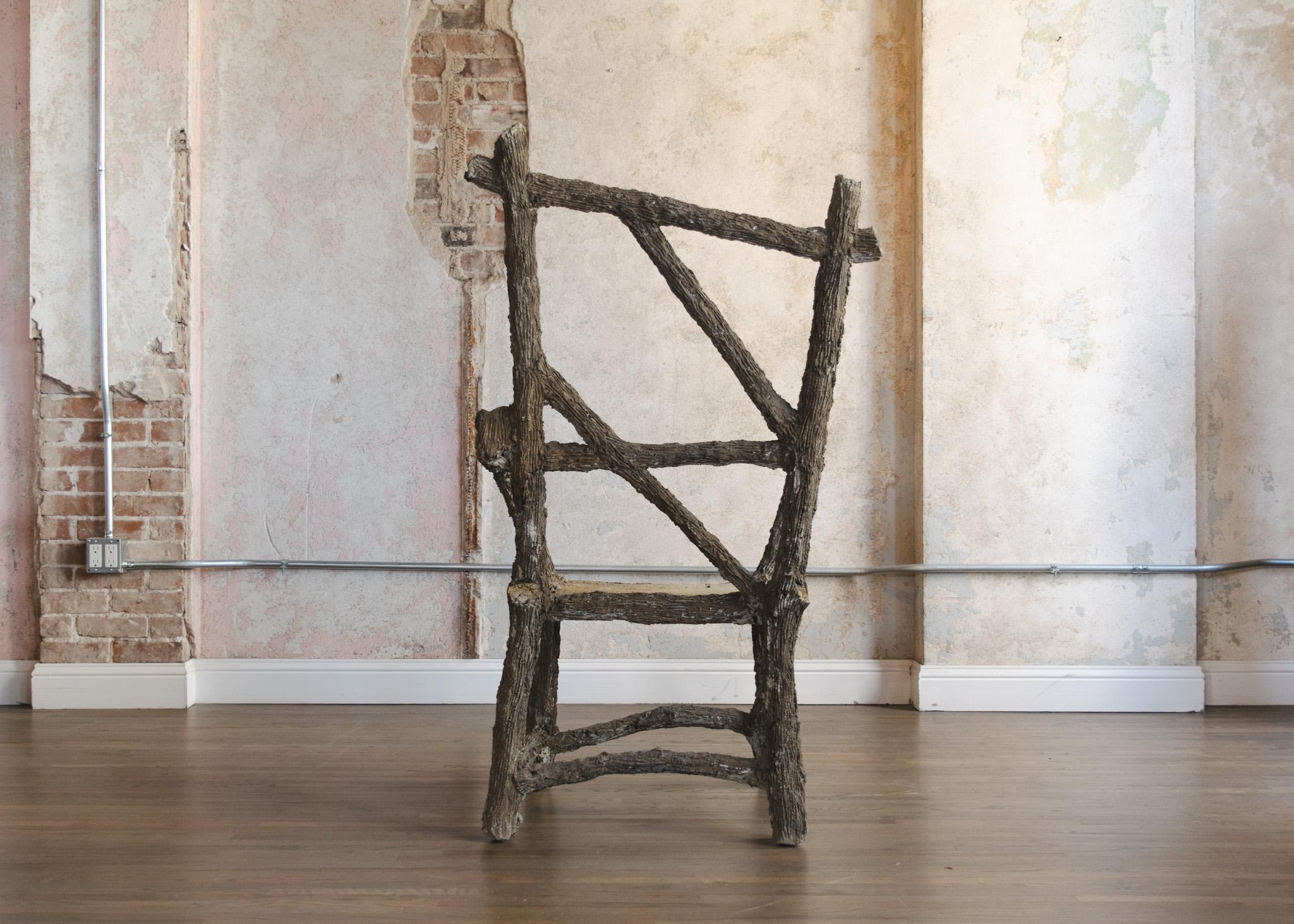 Français Grande chaise ancienne en faux bois en vente