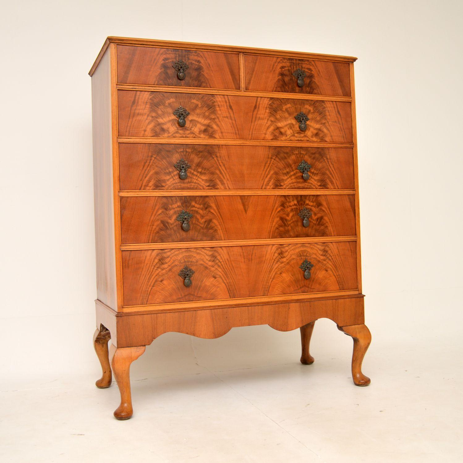 A fine antique figured walnut chest of drawers on legs. This was made in England, and dates from around the 1930’s.

It is of superb quality and is a great size, with lots of storage space. The colour tone and figured walnut grain patterns are