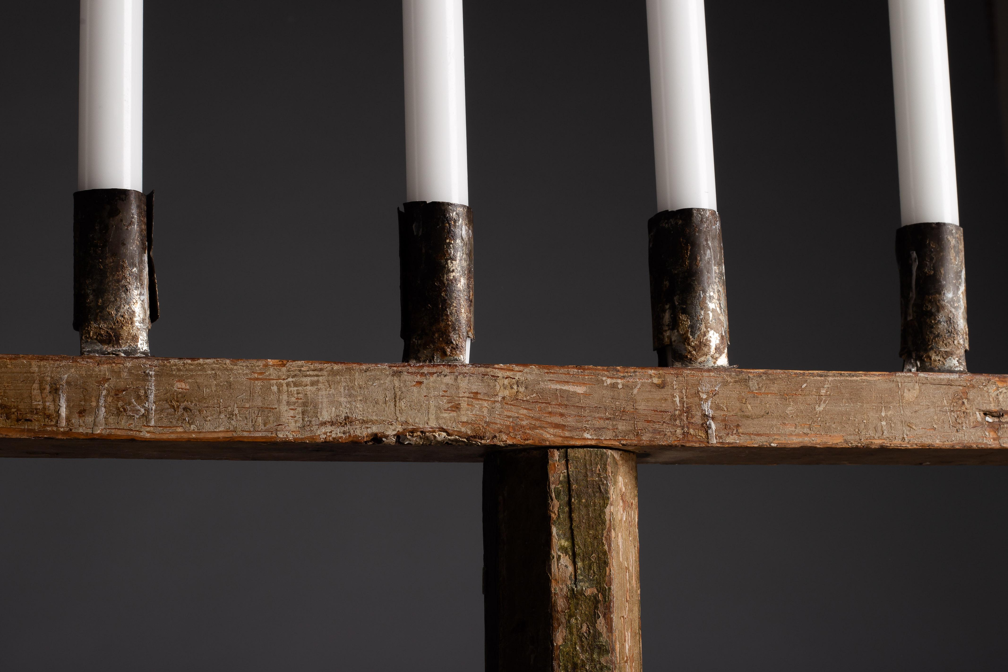 Gran candelabro antiguo finlandés de madera del siglo XIX en venta 4