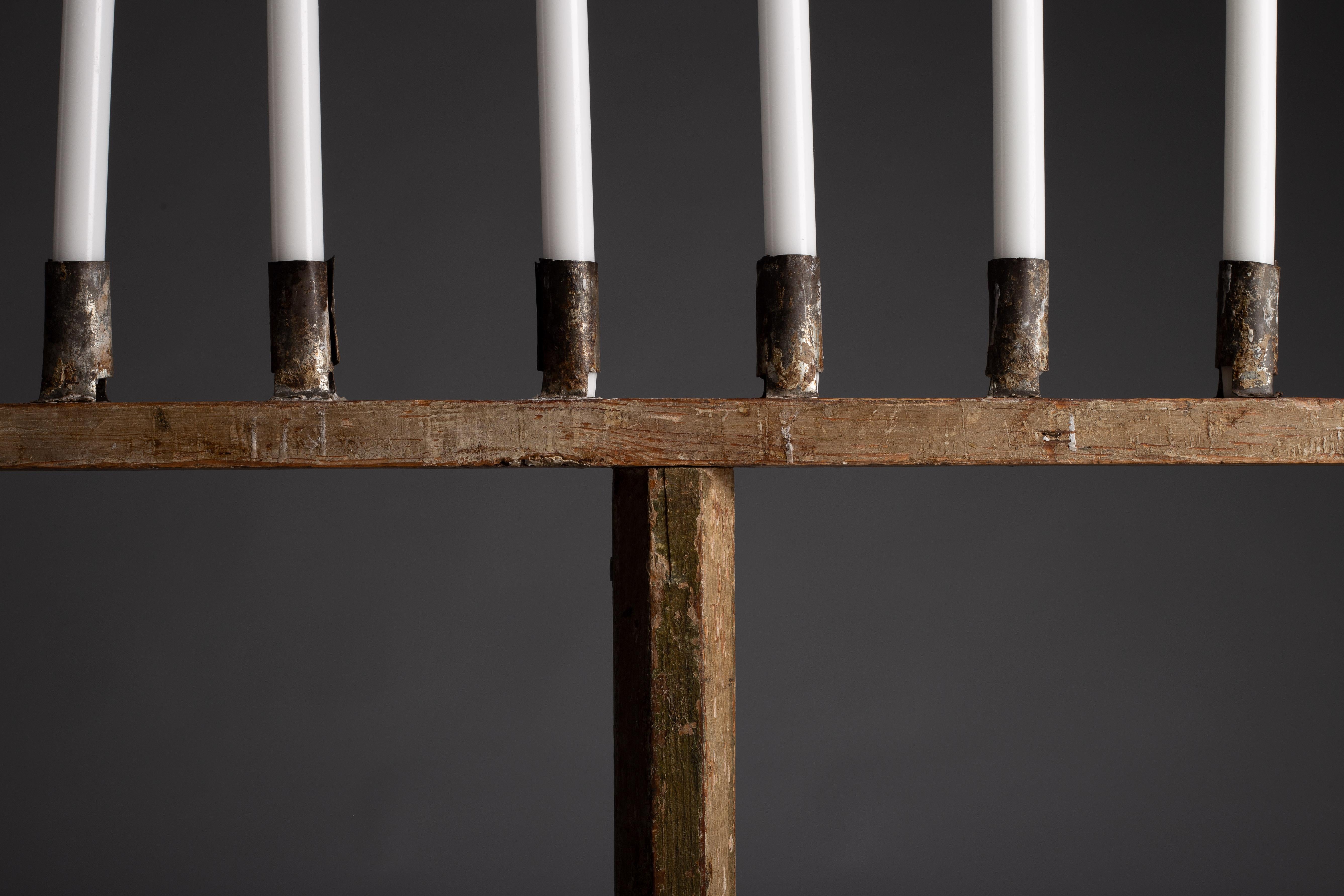 Gran candelabro antiguo finlandés de madera del siglo XIX en venta 7